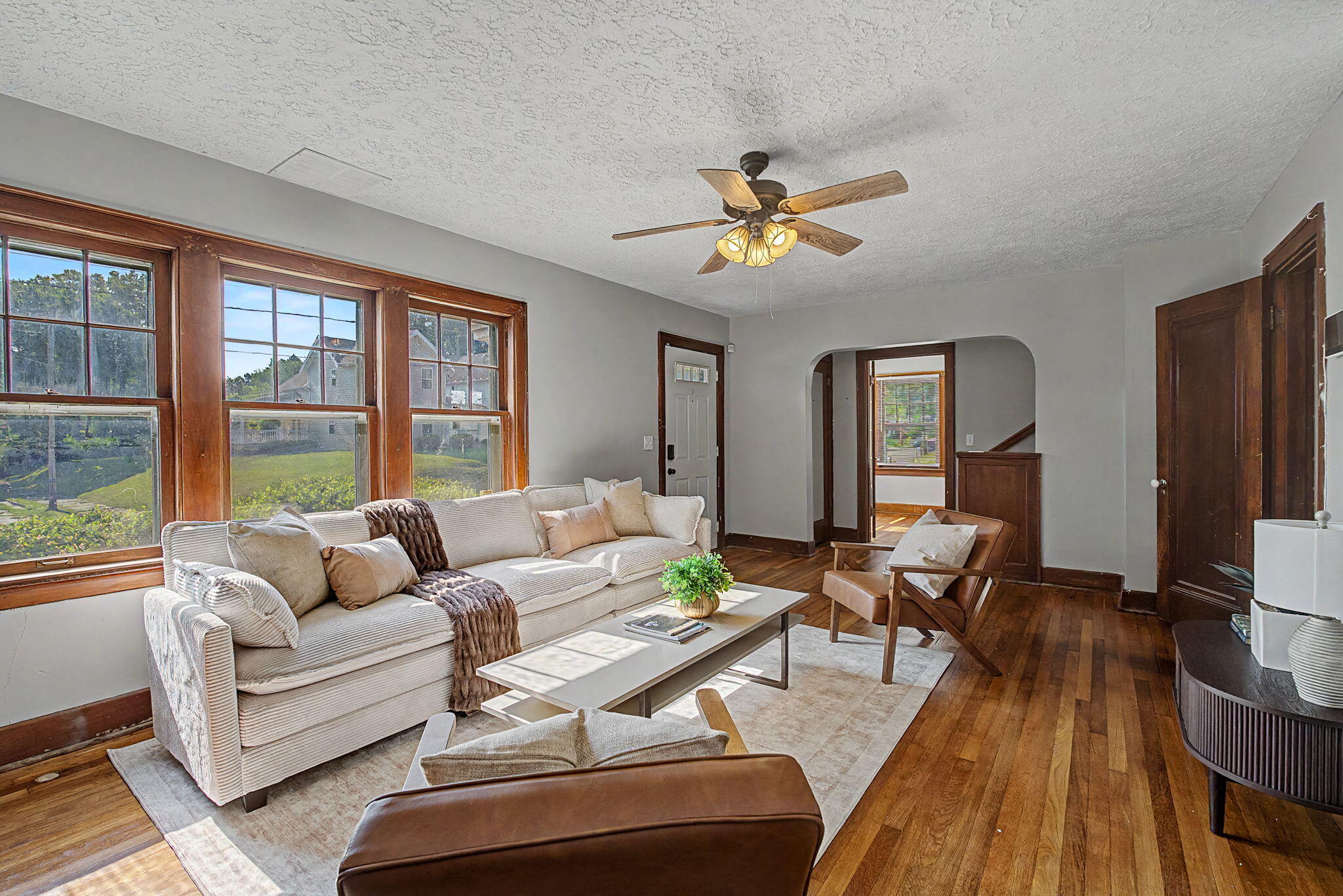 Light, Springfield, Ohio 45504