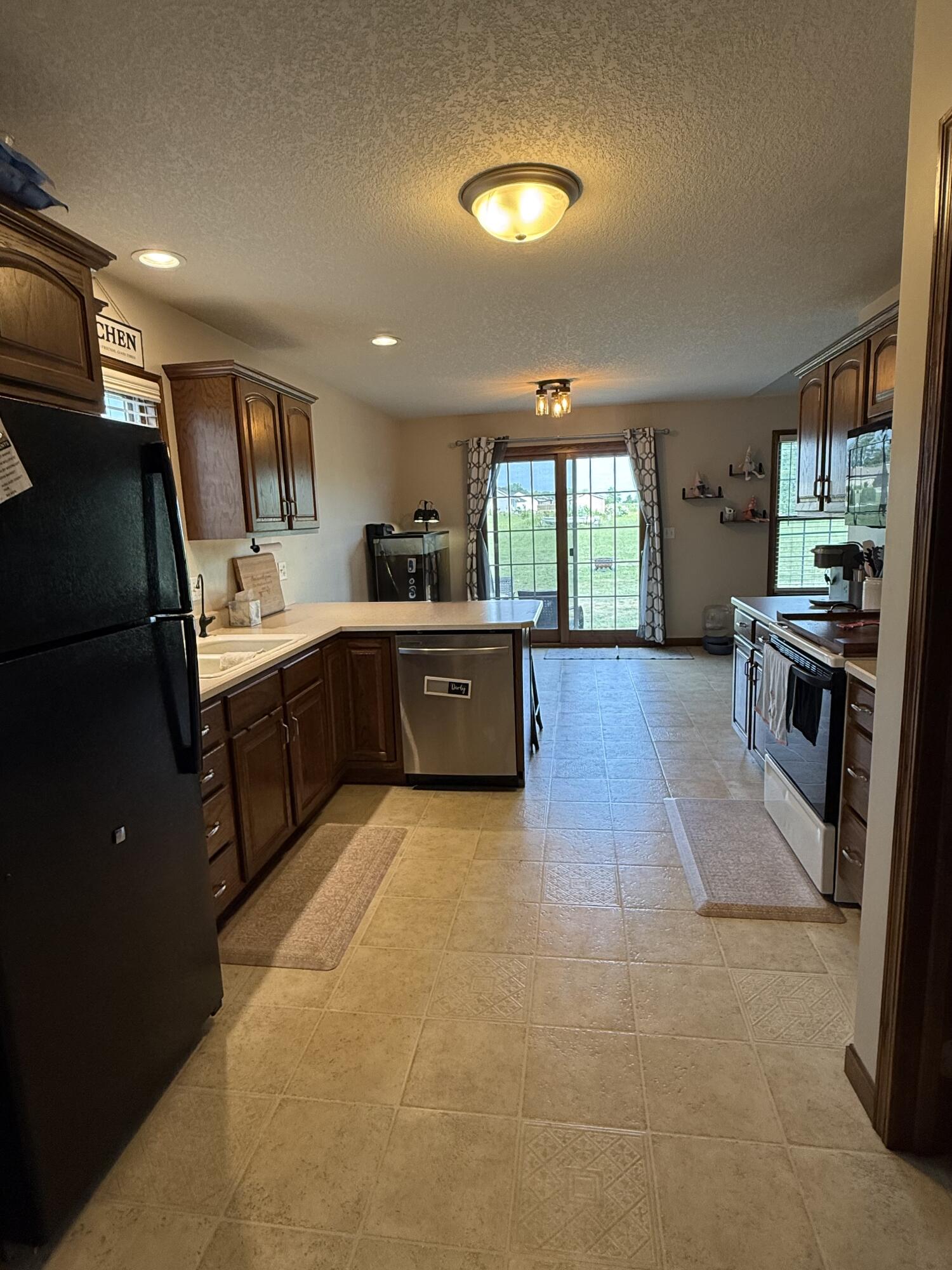 112 Parkview, Jackson Center, Ohio 45334
