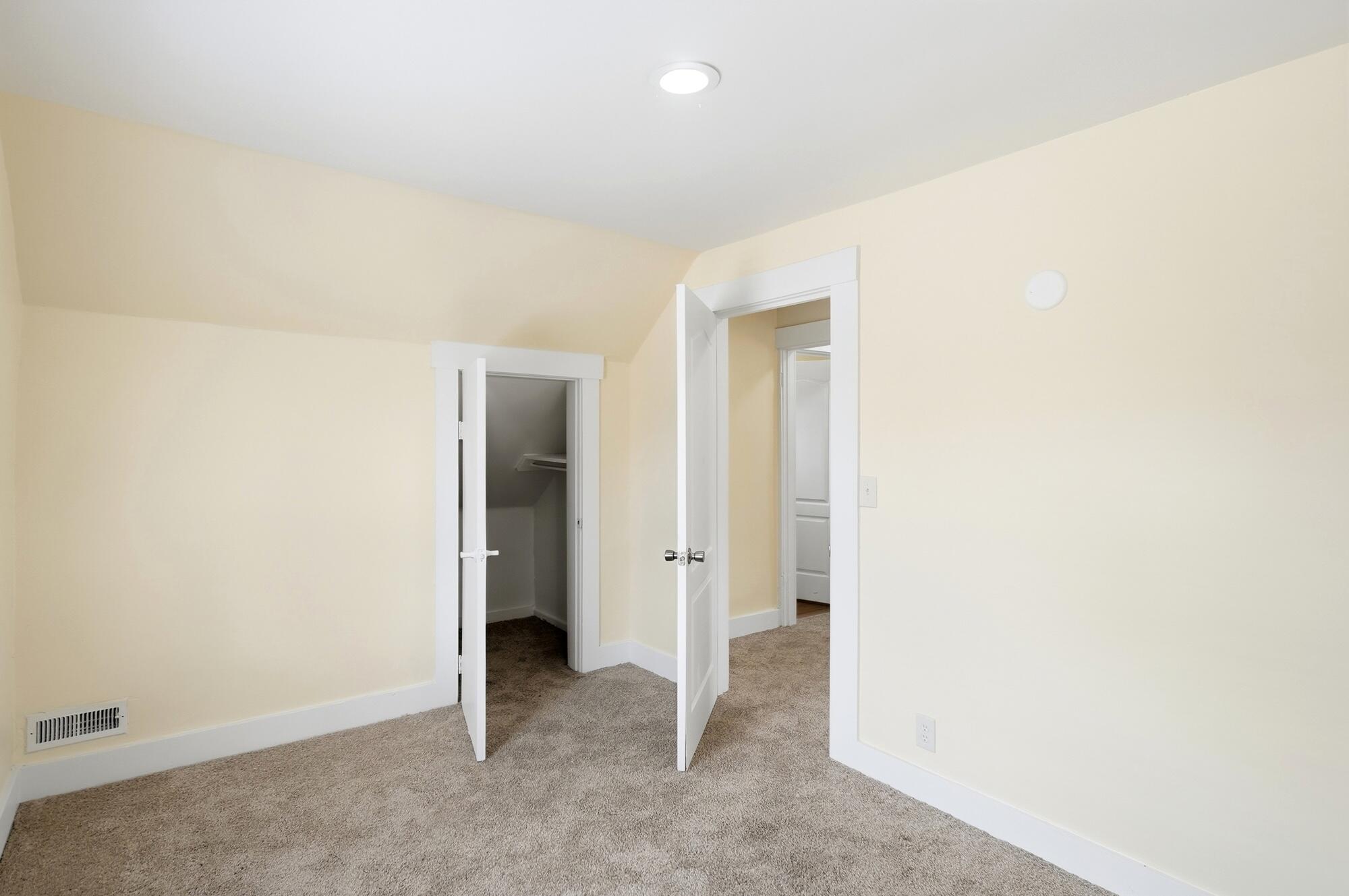 2015 Clifton, Springfield, Ohio 45505