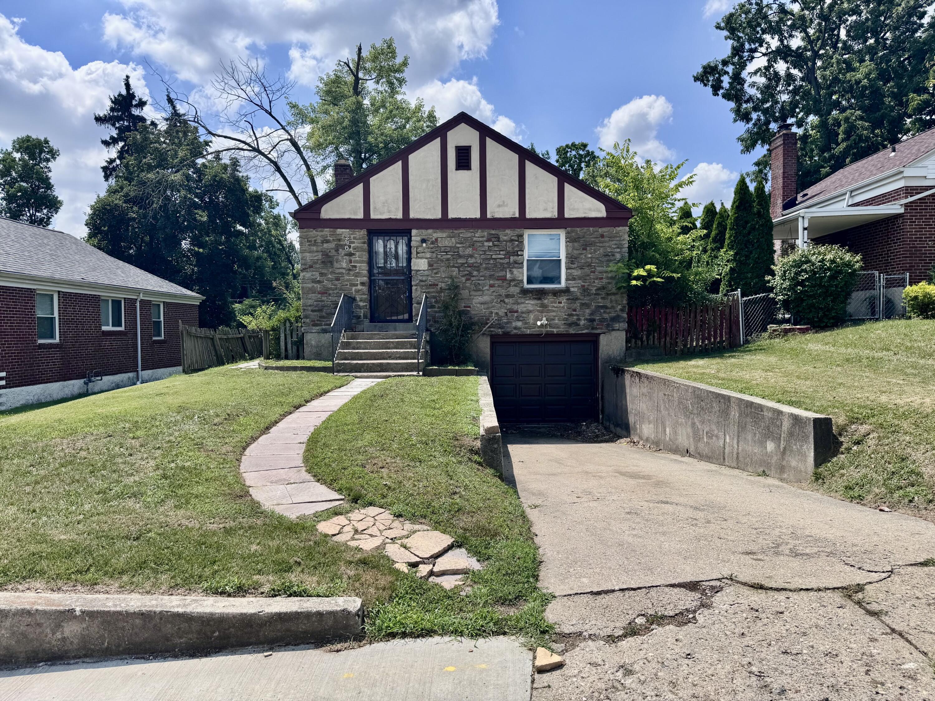 250 Castlewood, Dayton, Ohio 45405