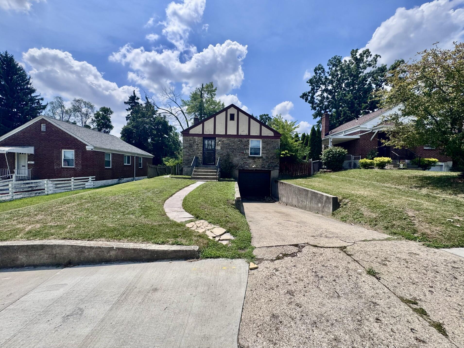 250 Castlewood, Dayton, Ohio 45405