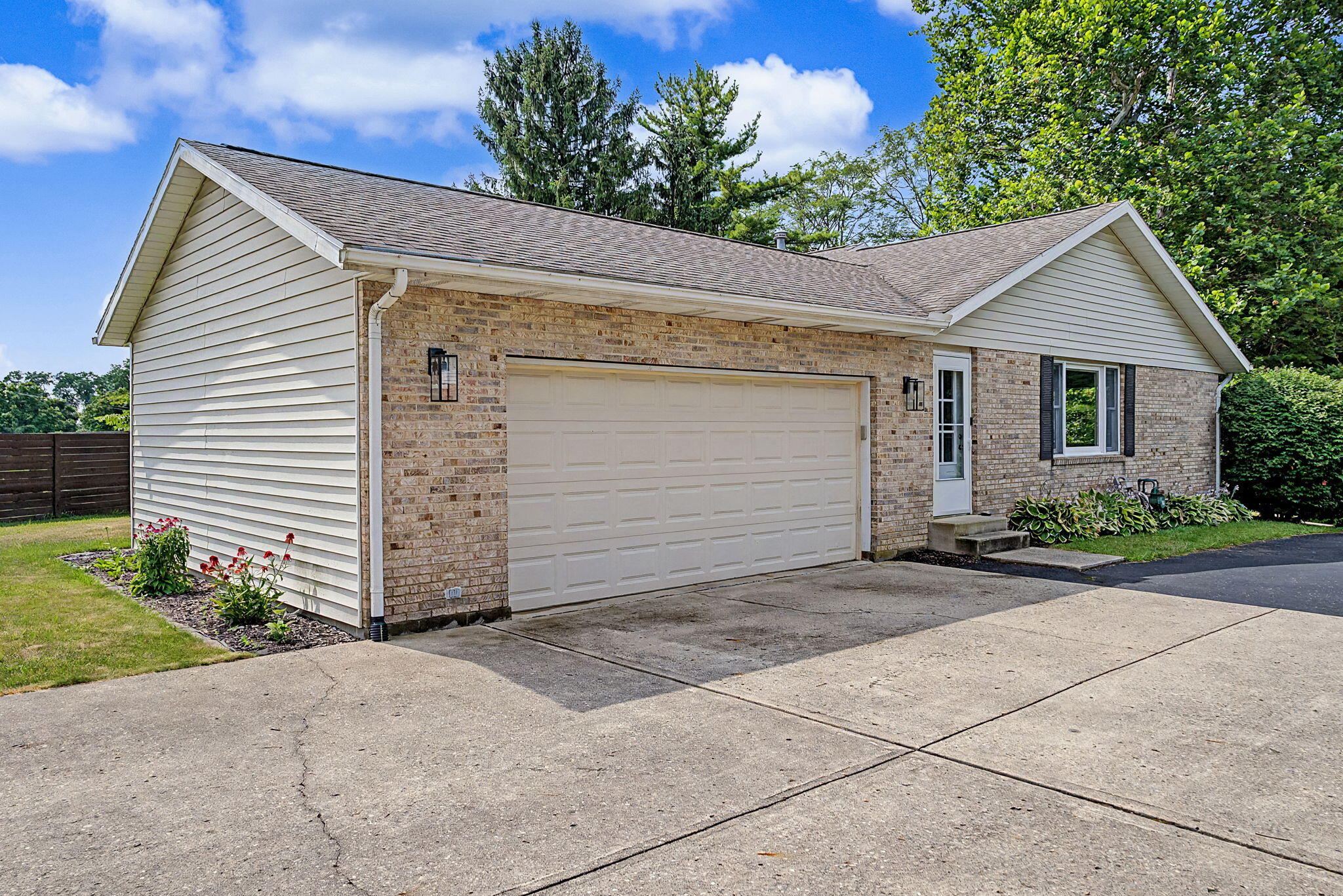 2850 Locust, Springfield, Ohio 45504