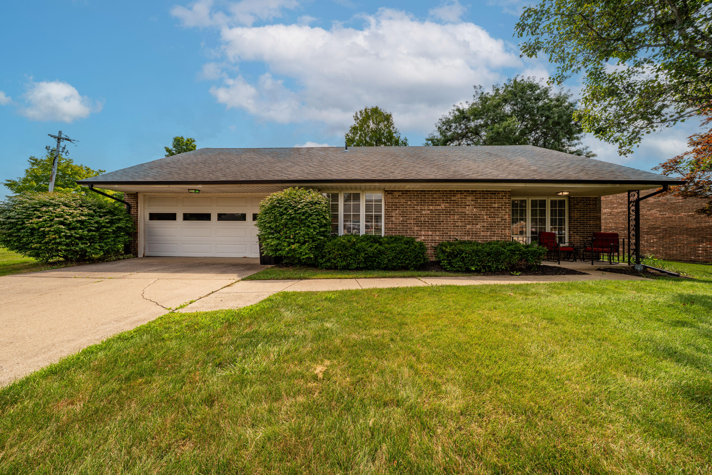 2244 Manhattan, Springfield, Ohio 45504