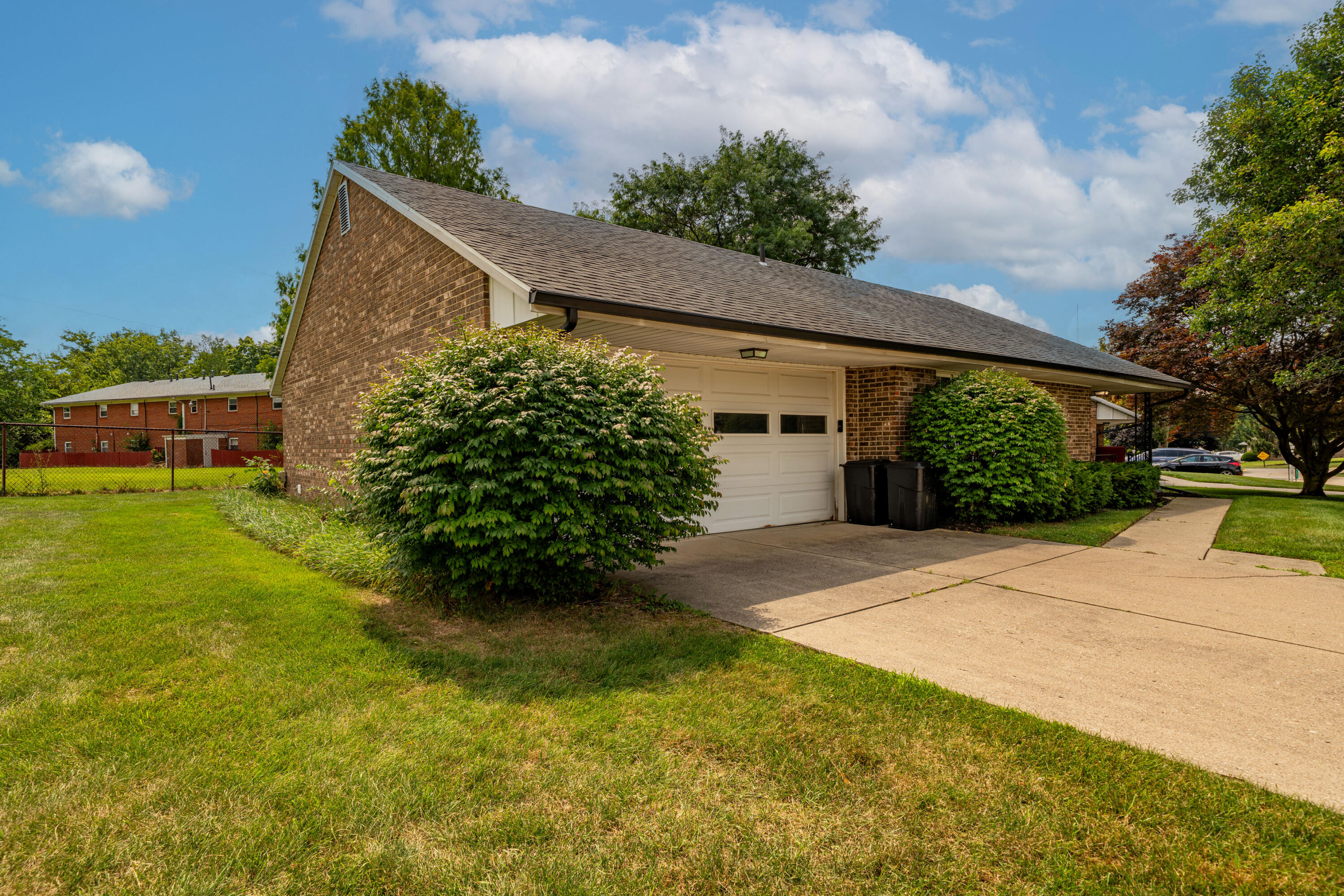 2244 Manhattan, Springfield, Ohio 45504
