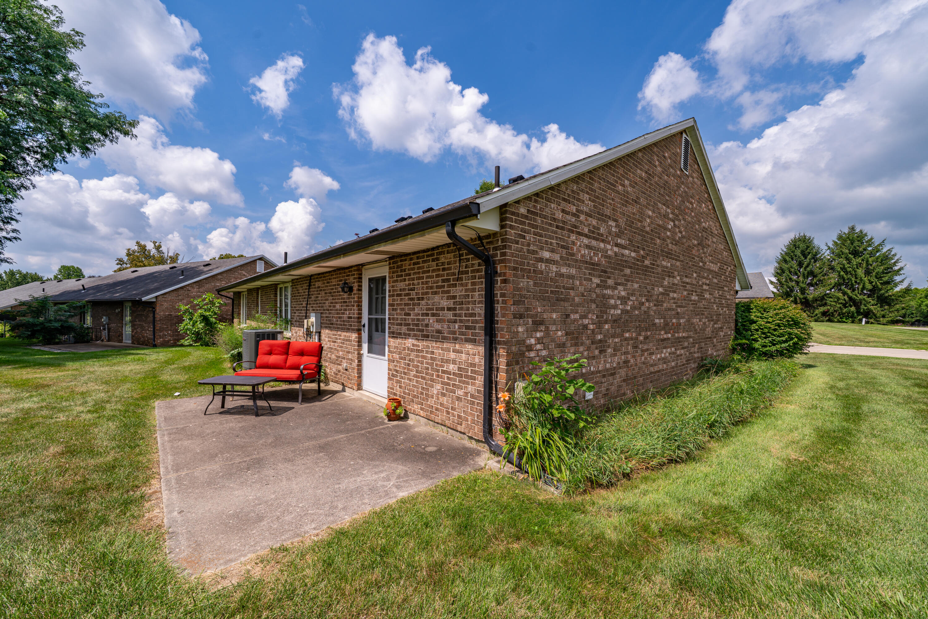2244 Manhattan, Springfield, Ohio 45504