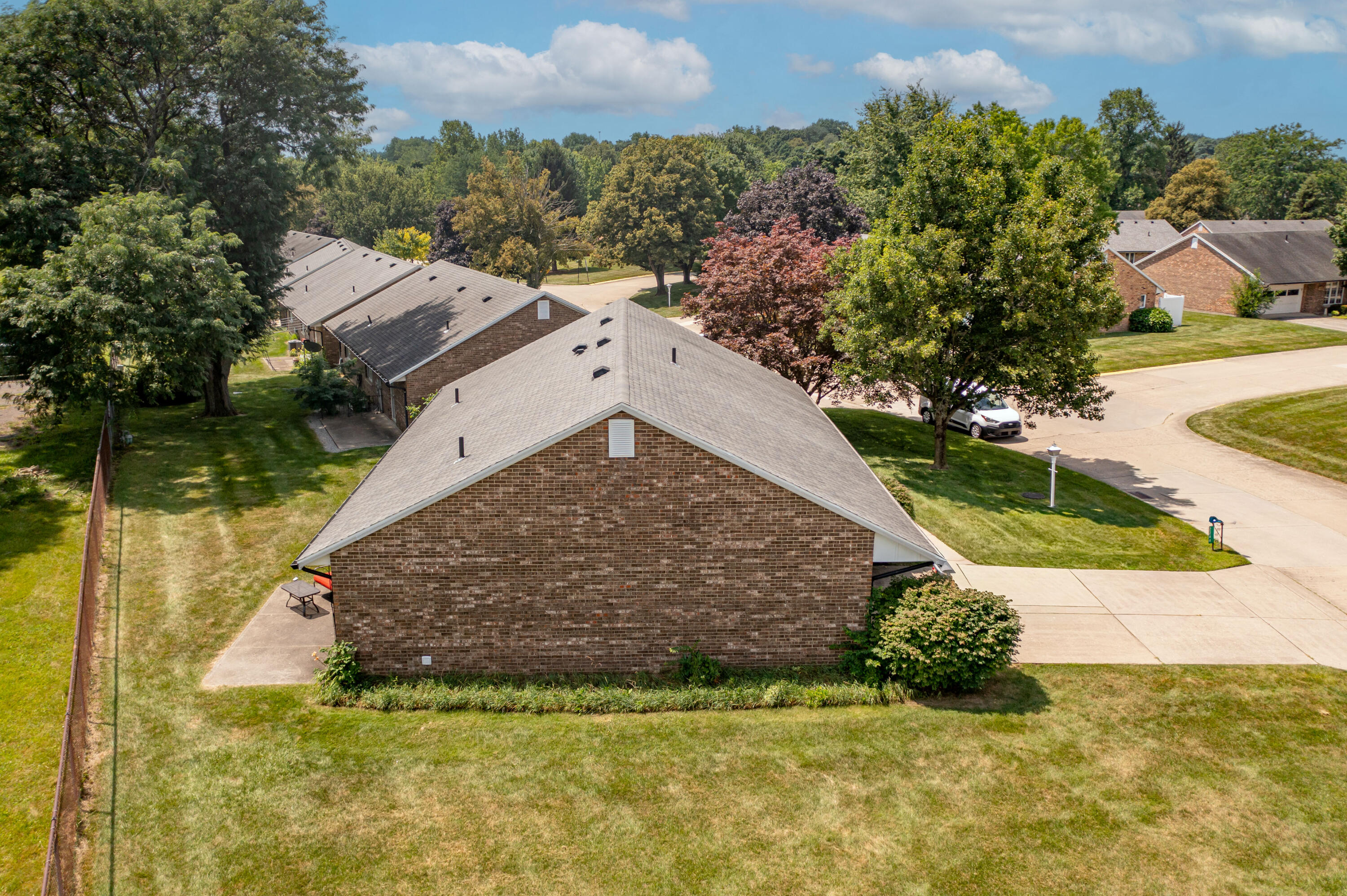 2244 Manhattan, Springfield, Ohio 45504
