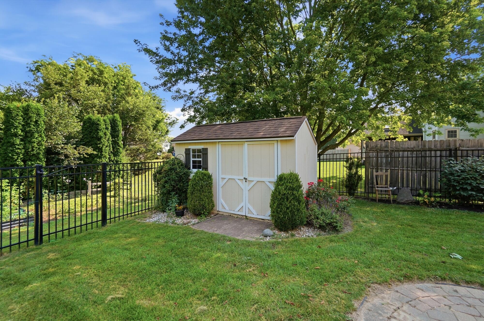 785 Pinehurst, Tipp City, Ohio 45371