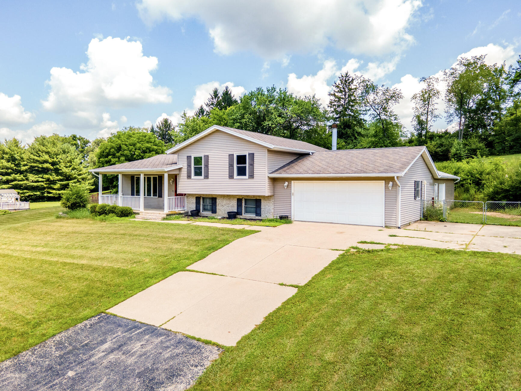 746 Spring Falls, Springfield, Ohio 45502