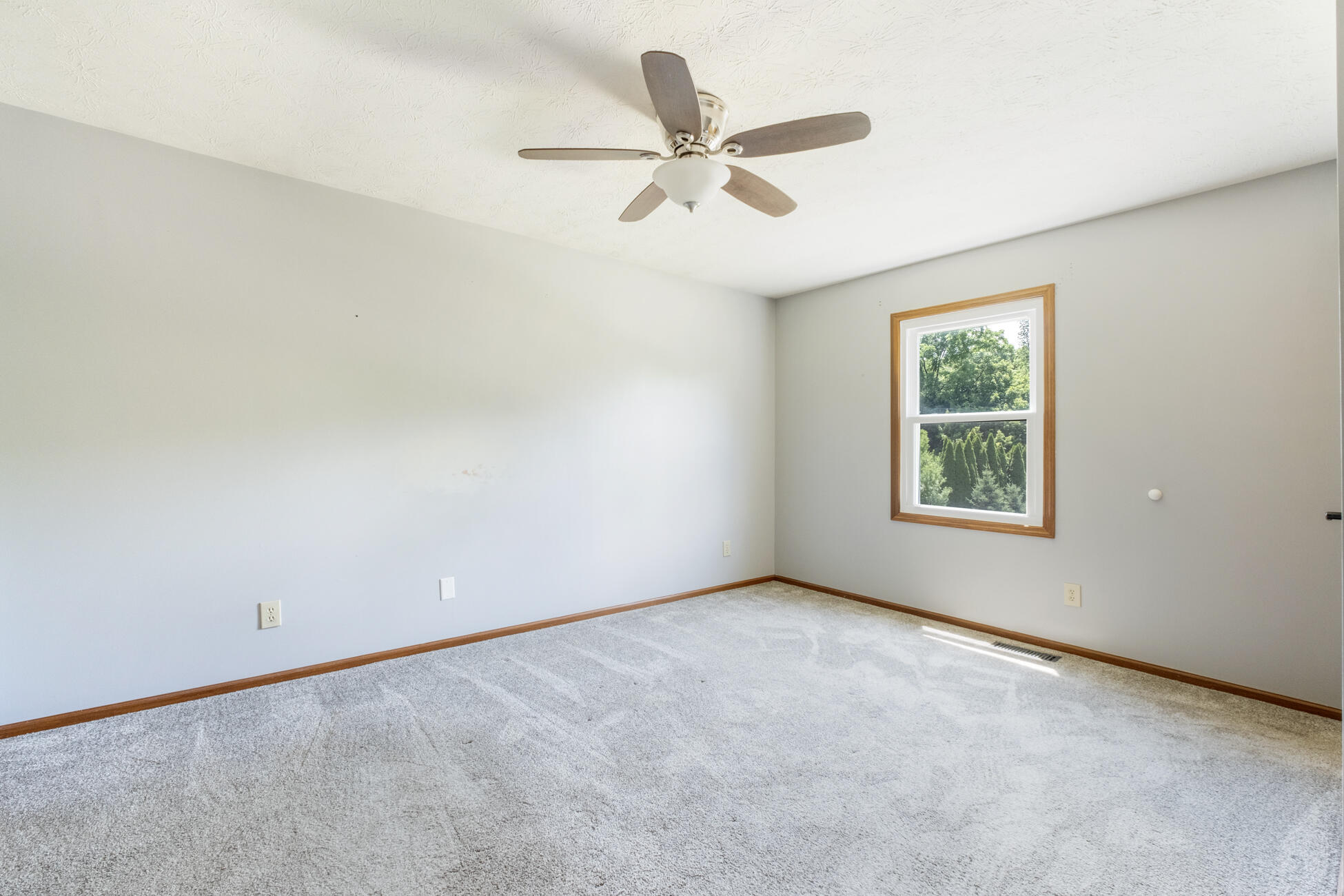 746 Spring Falls, Springfield, Ohio 45502