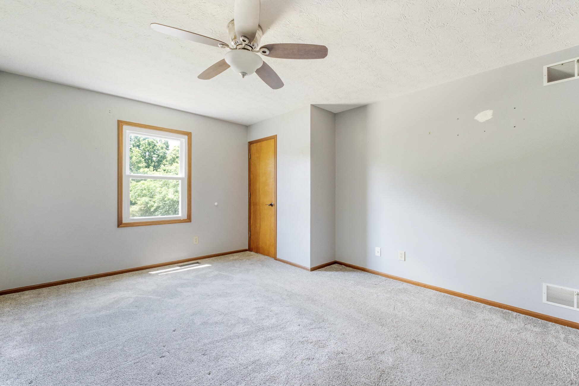 746 Spring Falls, Springfield, Ohio 45502