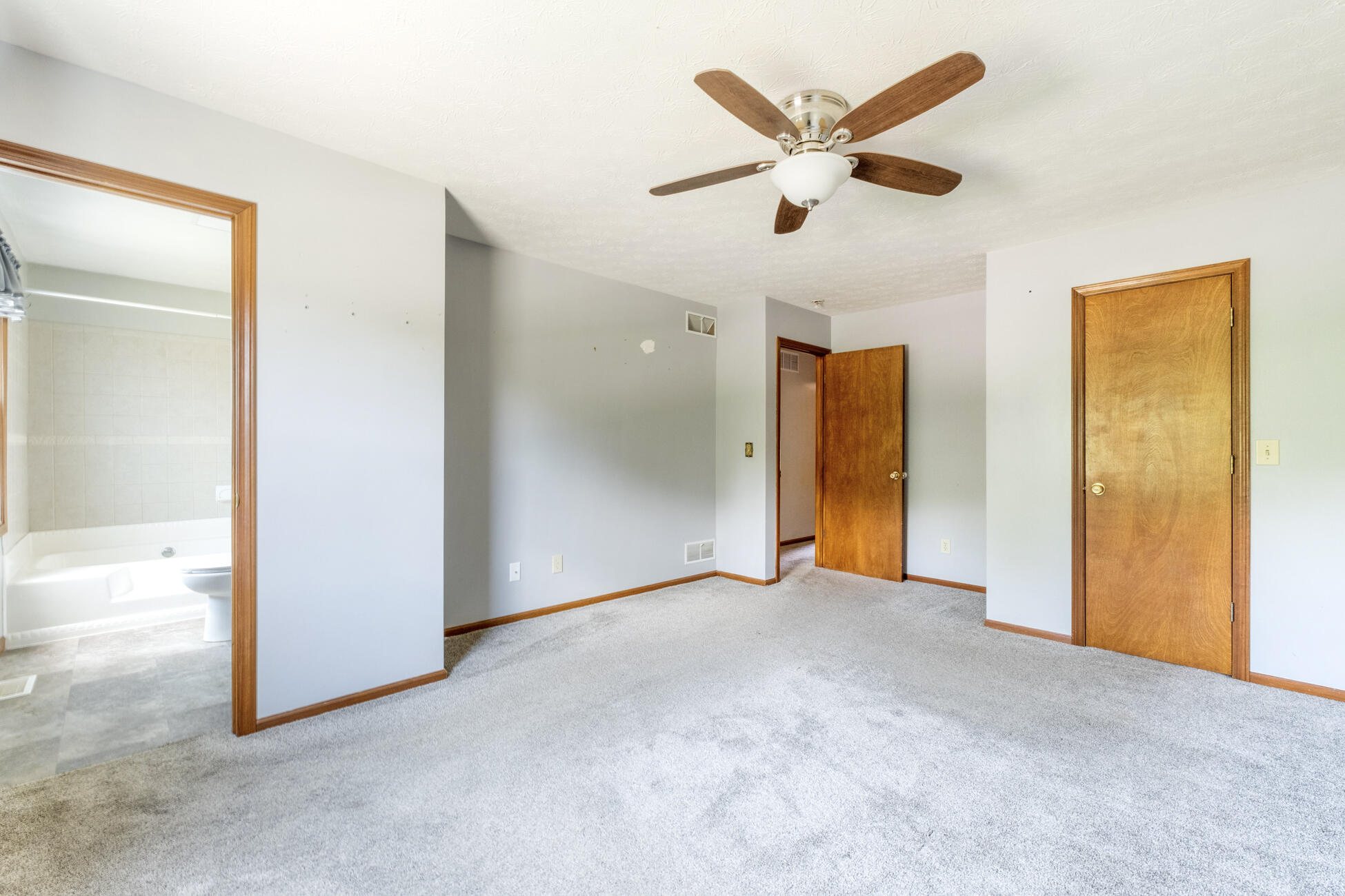 746 Spring Falls, Springfield, Ohio 45502