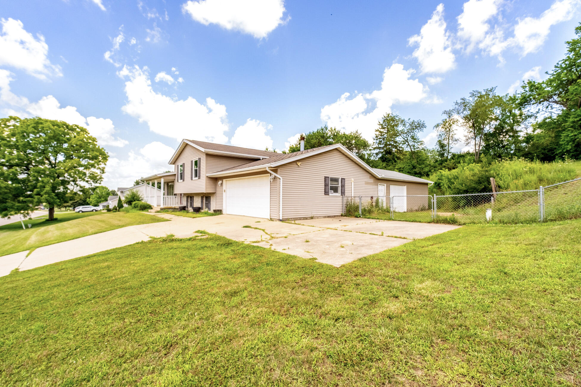 746 Spring Falls, Springfield, Ohio 45502