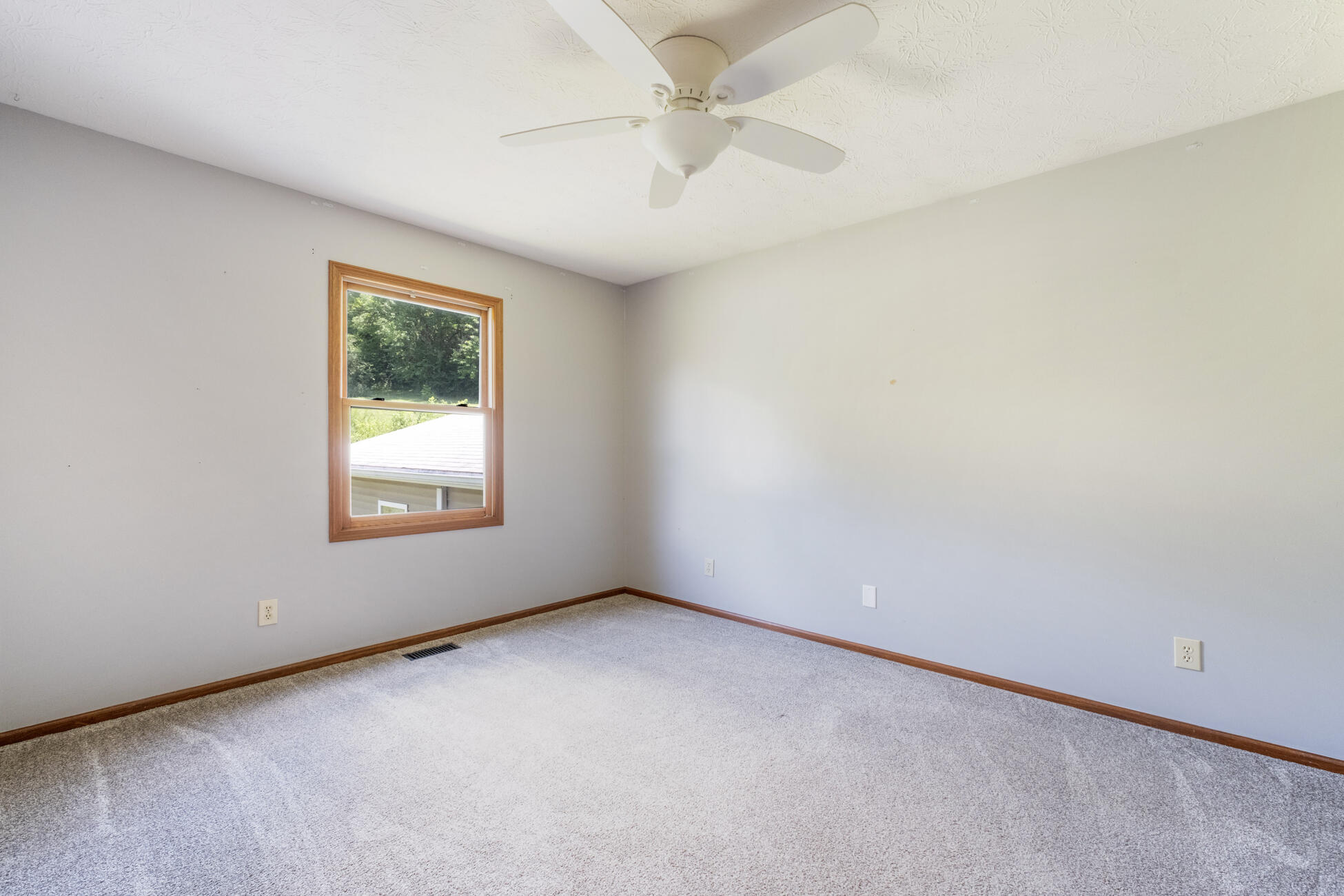 746 Spring Falls, Springfield, Ohio 45502