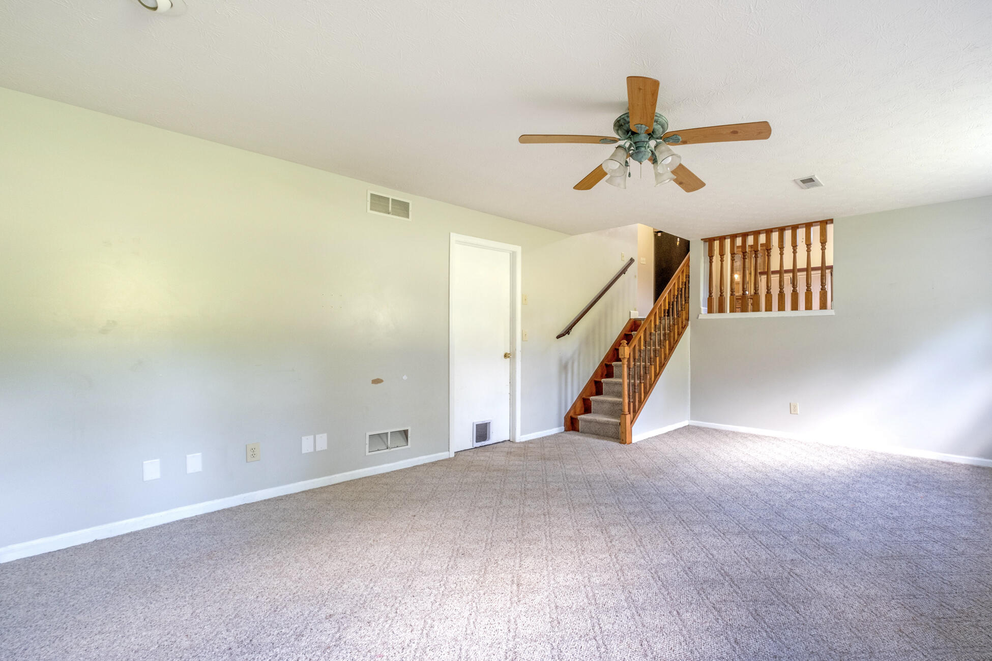 746 Spring Falls, Springfield, Ohio 45502