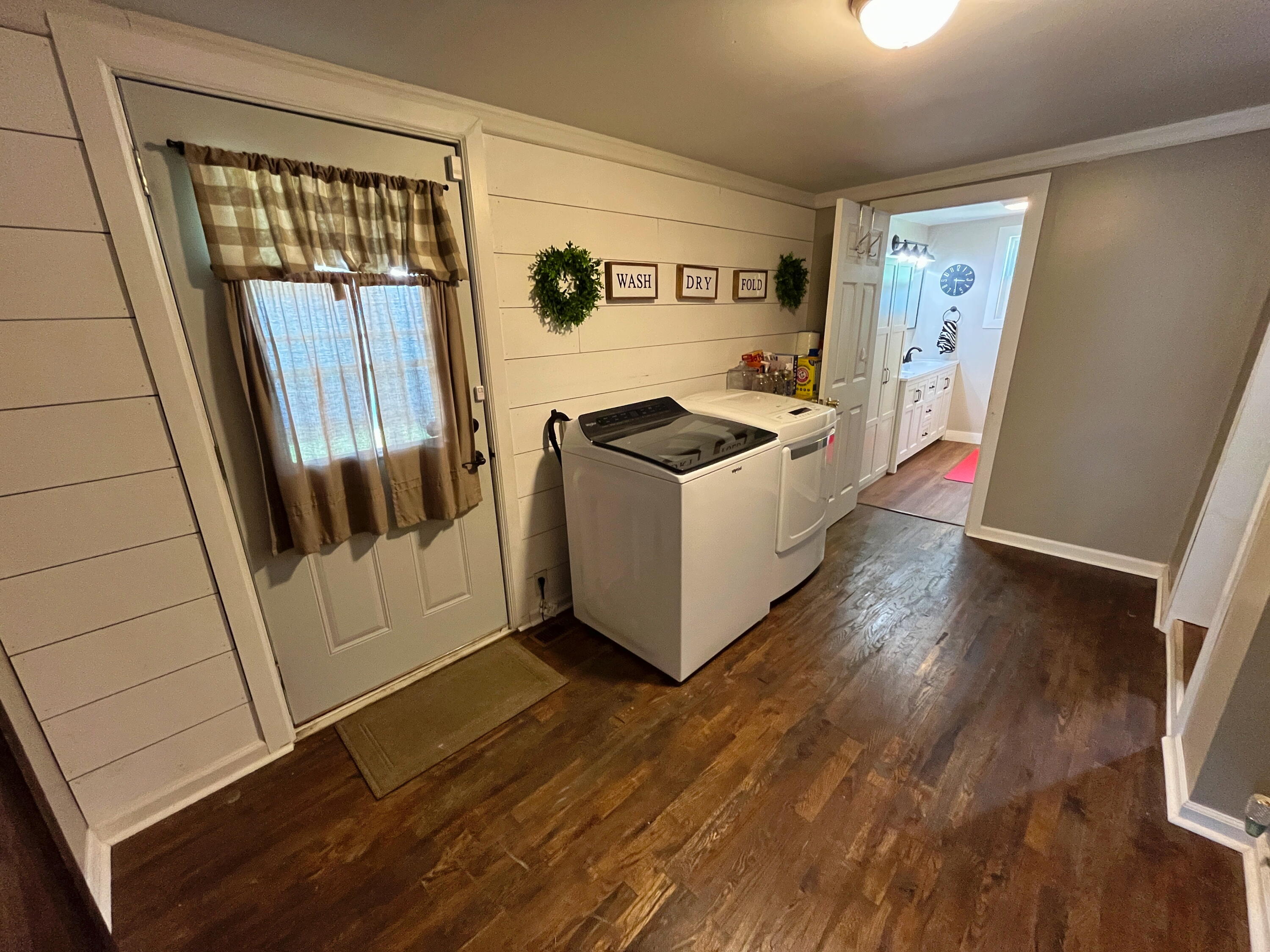 200 Ohio, New Hampshire, Ohio 45870