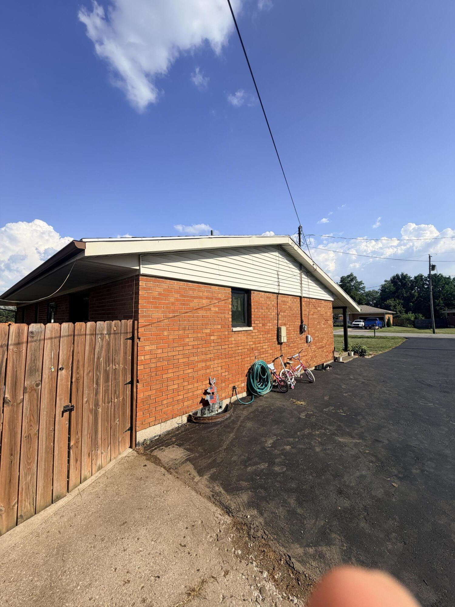 2654 Danbury, Springfield, Ohio 45505
