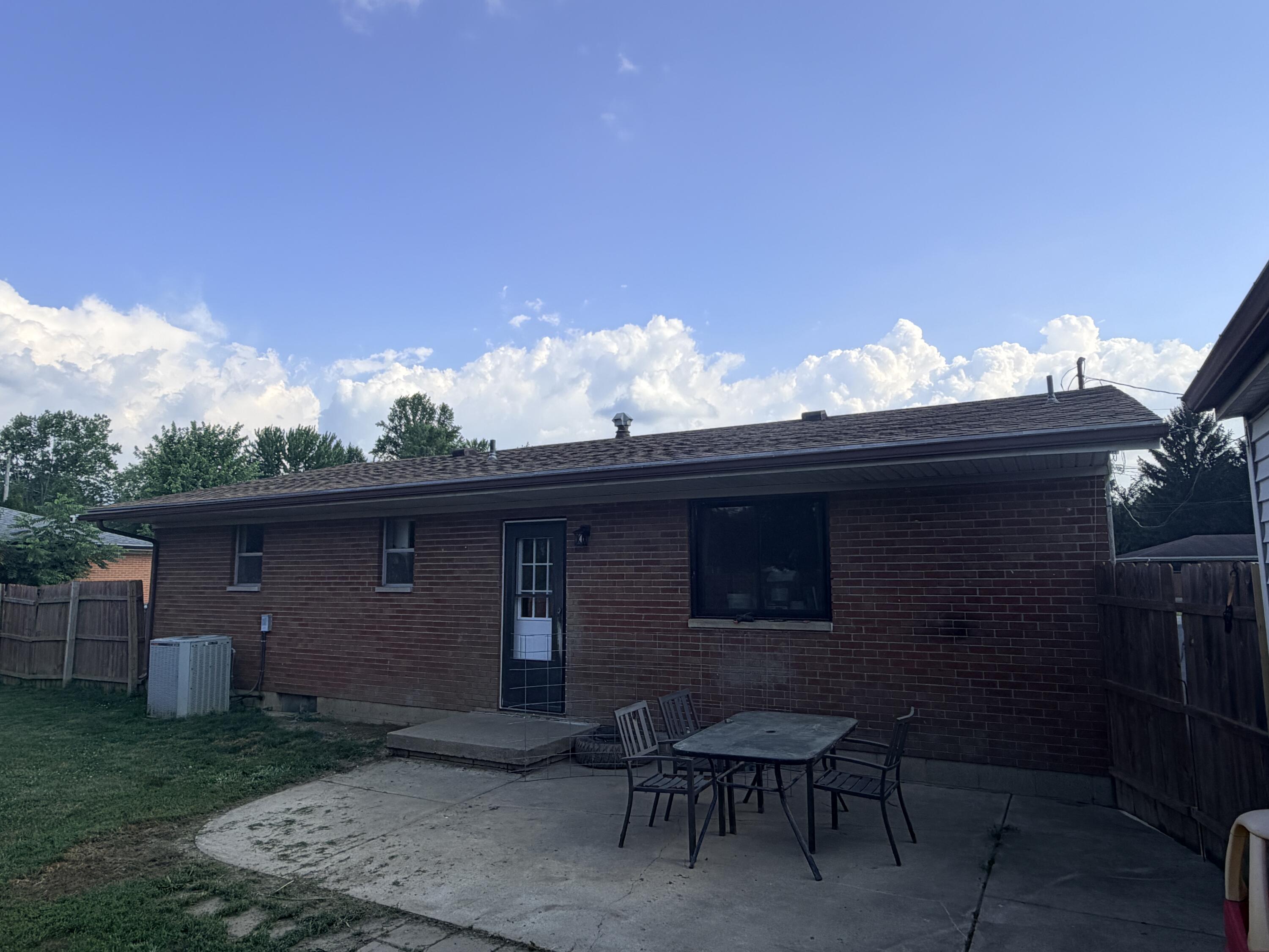 2654 Danbury, Springfield, Ohio 45505