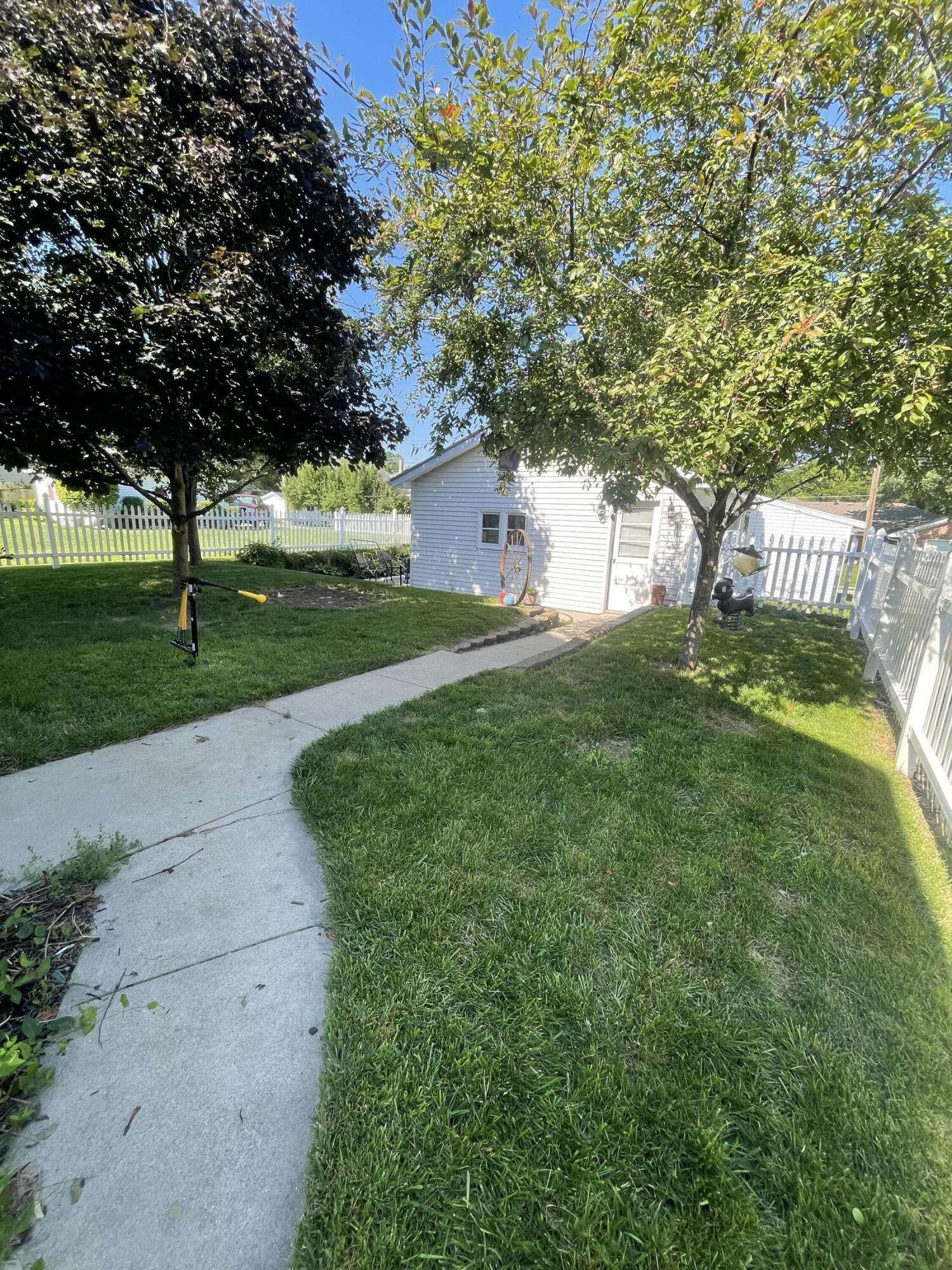 143 Irvington, Bradford, Ohio 45308