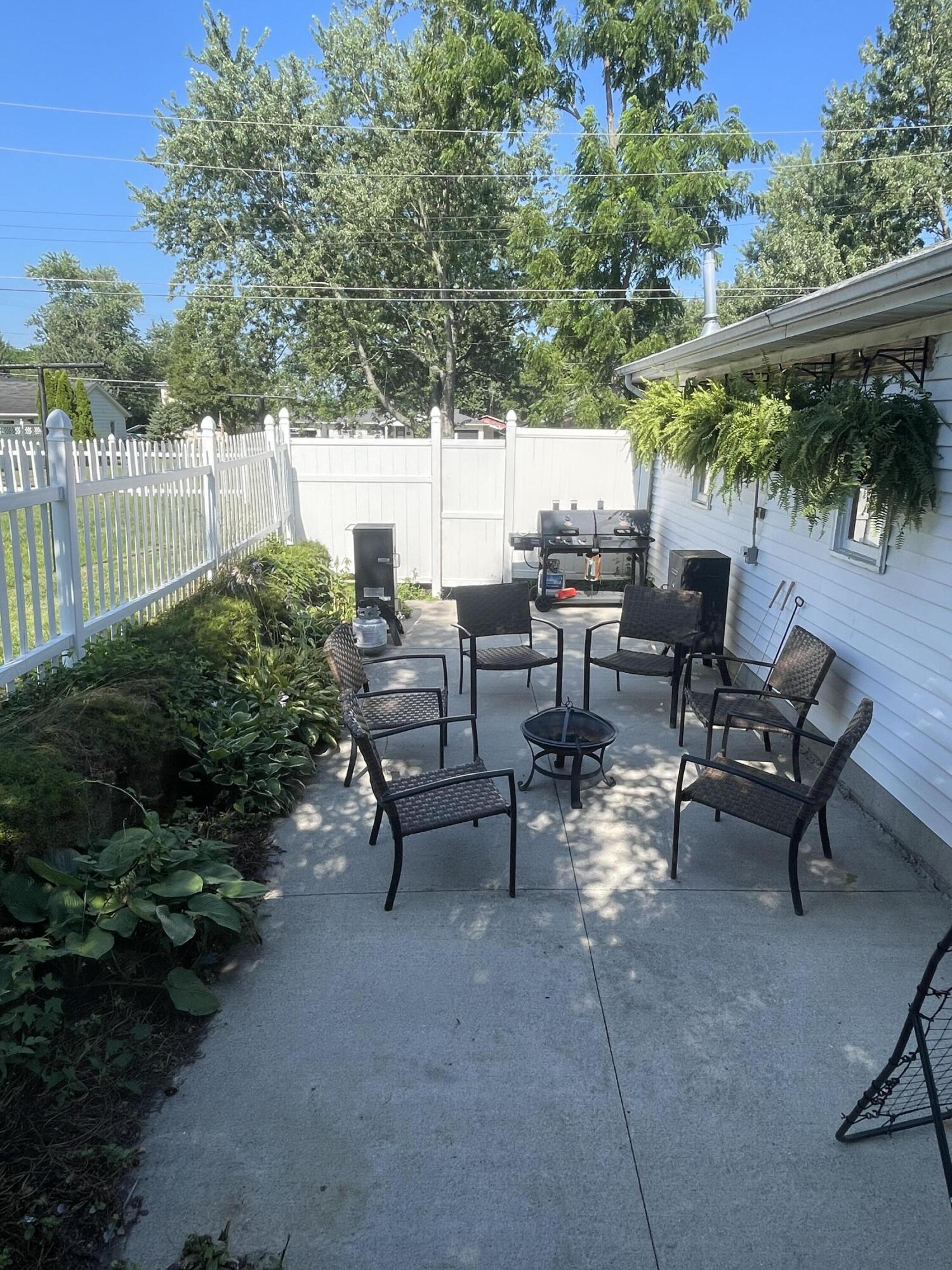 143 Irvington, Bradford, Ohio 45308