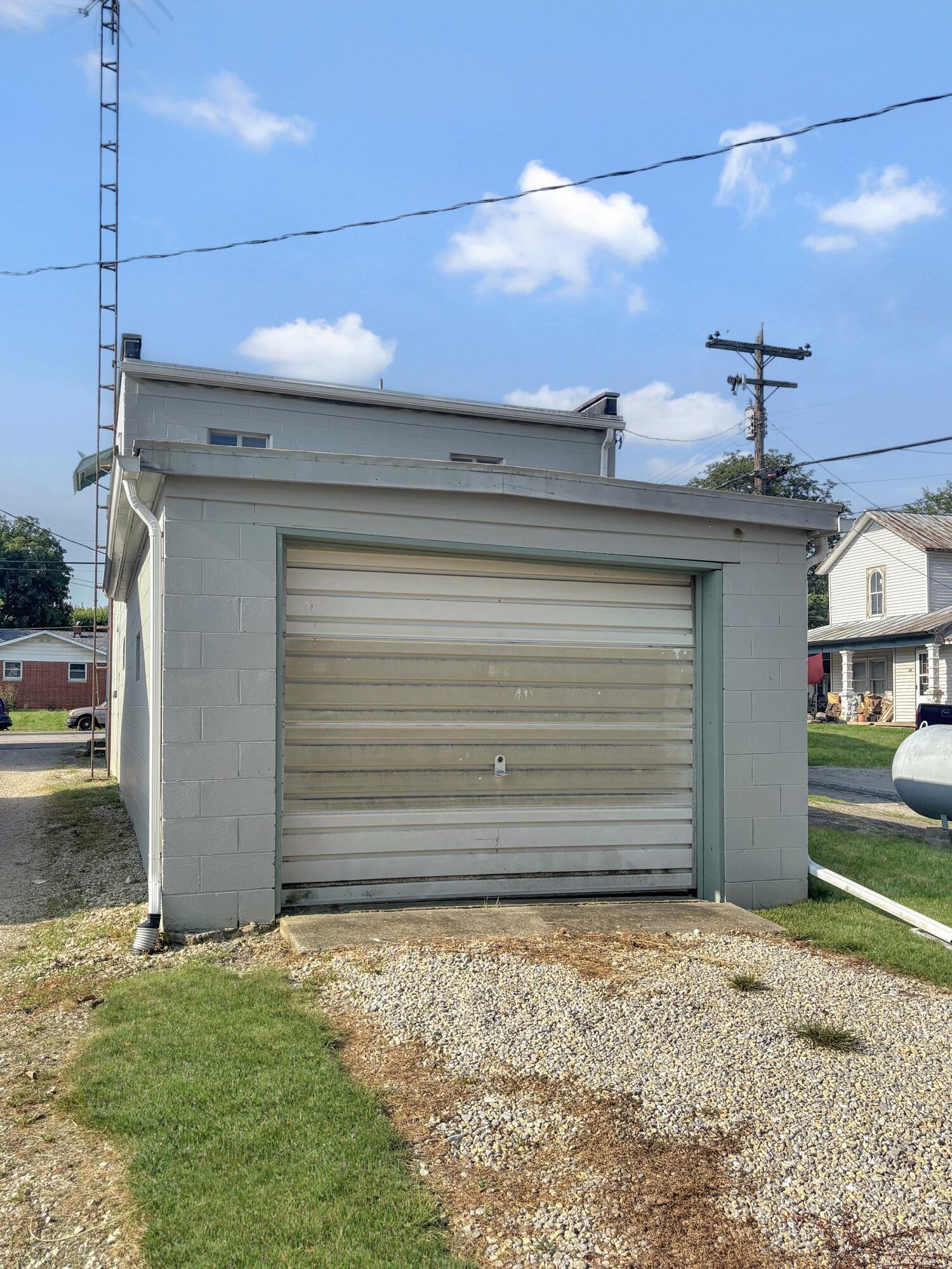 105 Cross, Palestine, Ohio 45352