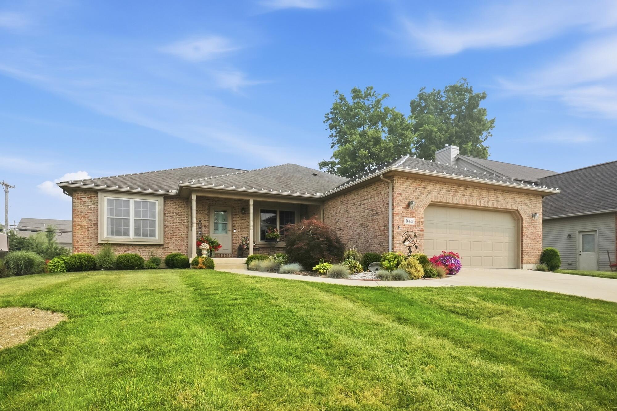 945 Oak Hill, Troy, Ohio 45373