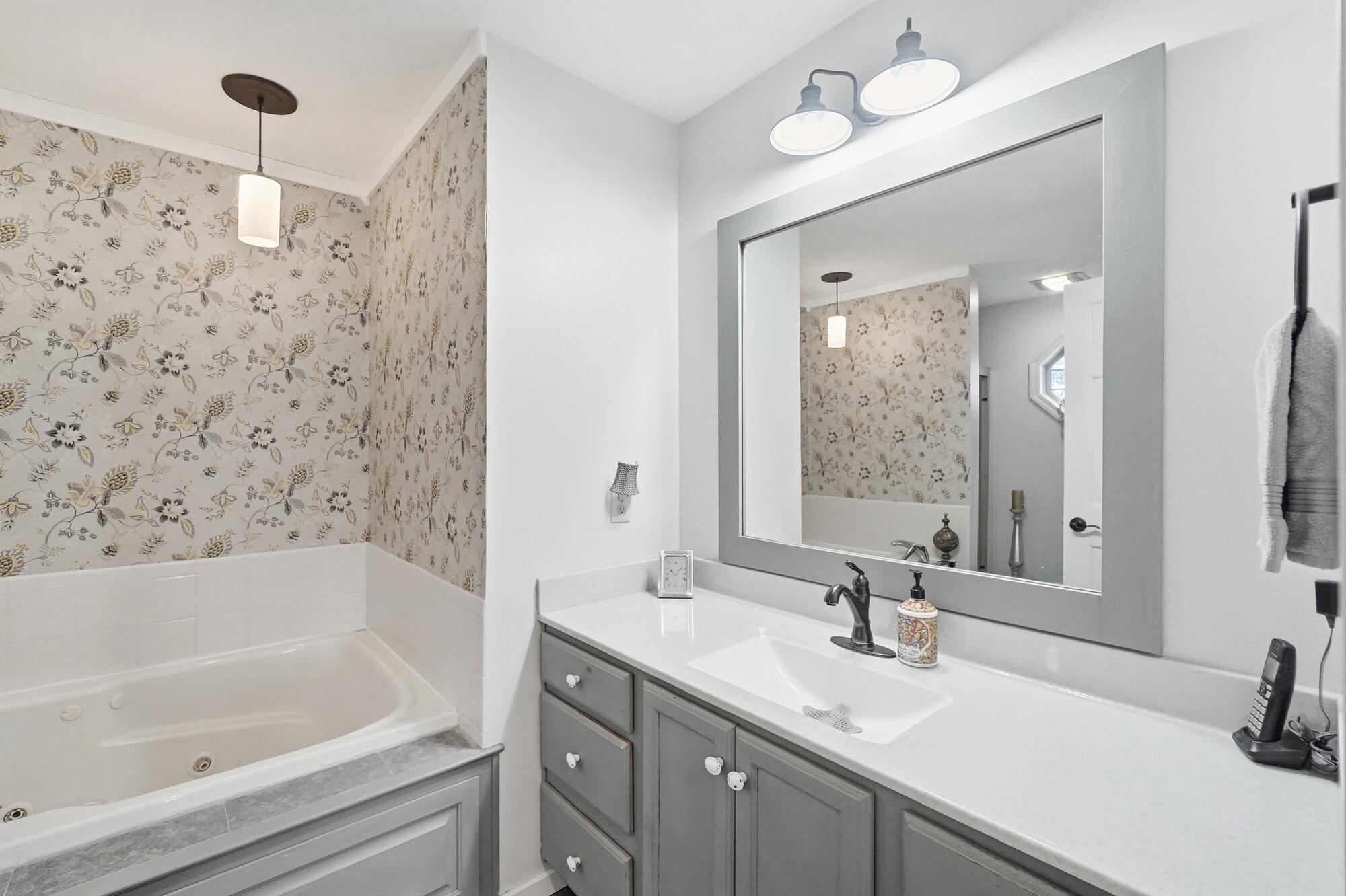 945 Oak Hill, Troy, Ohio 45373