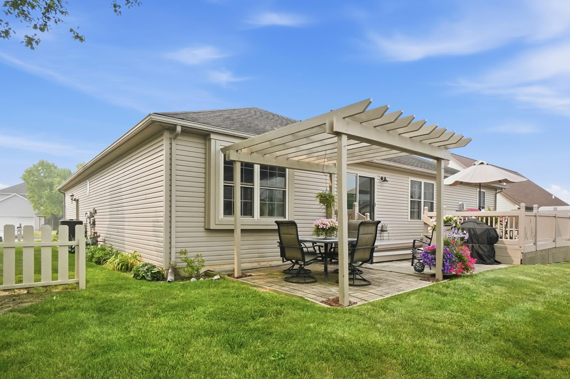 945 Oak Hill, Troy, Ohio 45373