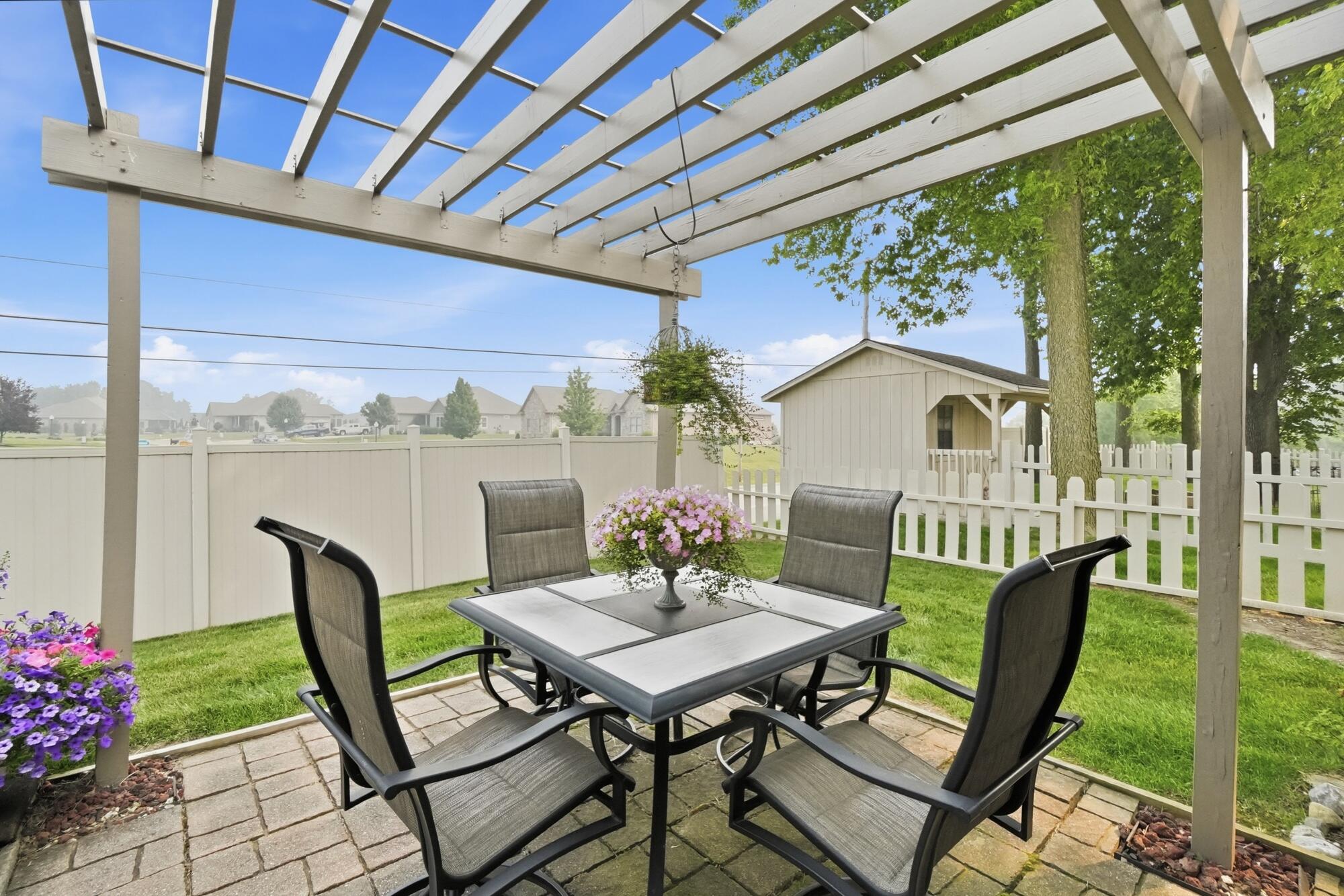 945 Oak Hill, Troy, Ohio 45373