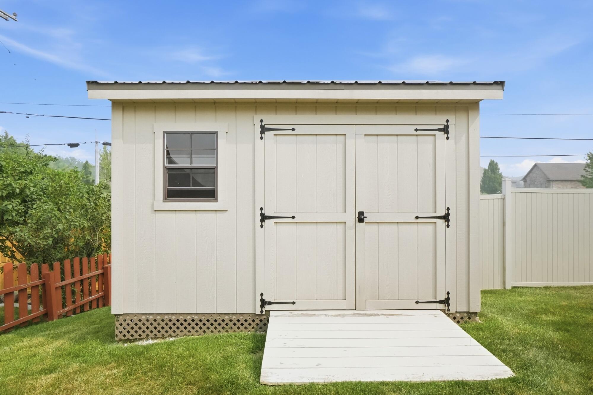 945 Oak Hill, Troy, Ohio 45373