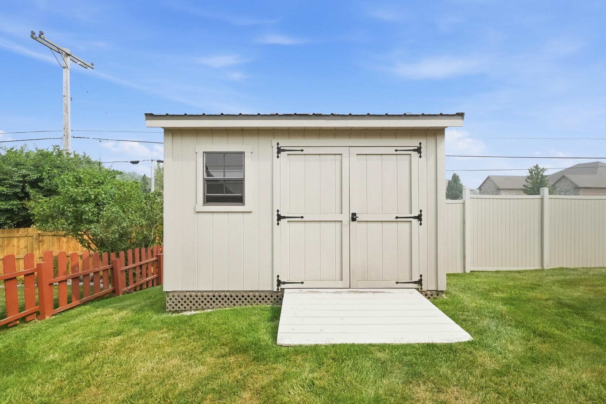 945 Oak Hill, Troy, Ohio 45373