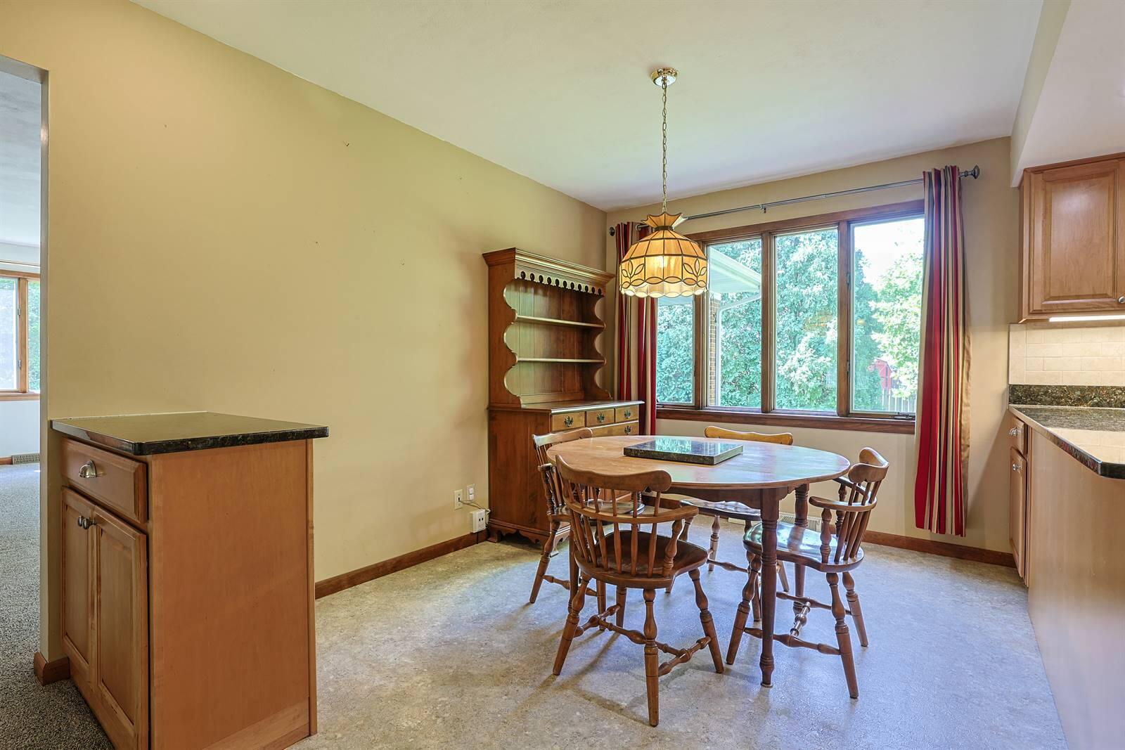 2727 Wellsford, Springfield, Ohio 45503