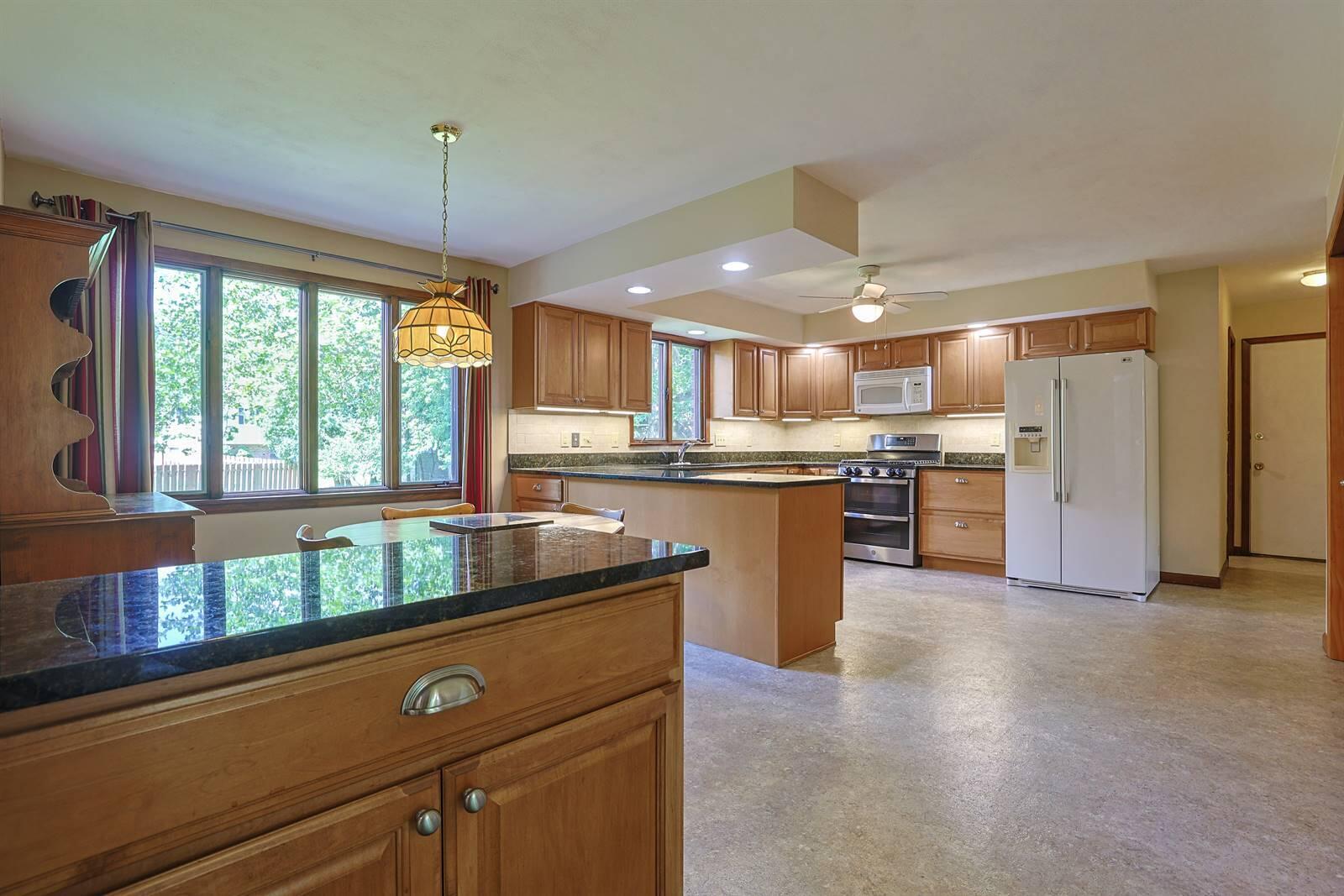 2727 Wellsford, Springfield, Ohio 45503