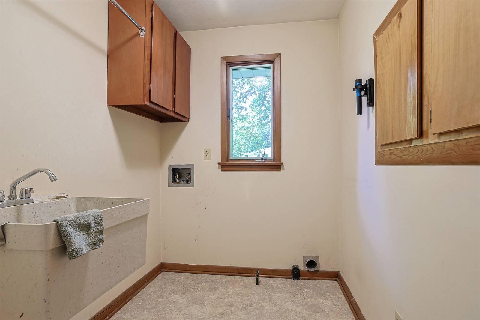 2727 Wellsford, Springfield, Ohio 45503