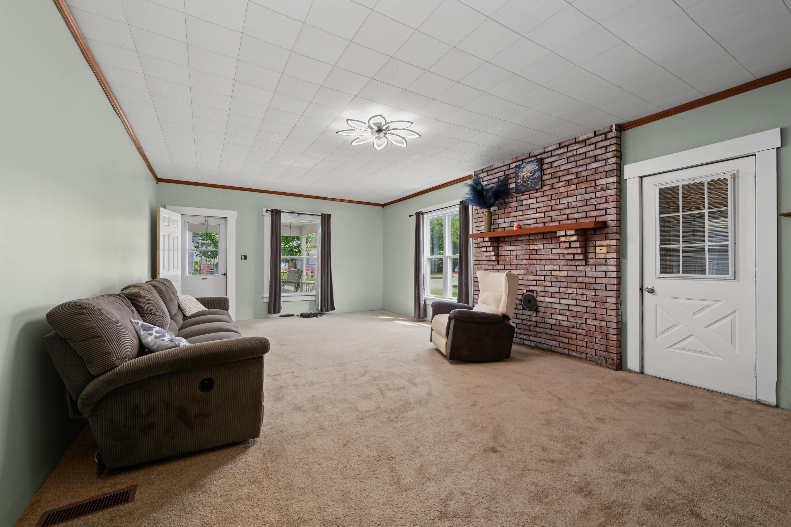 11 Main, Christiansburg, Ohio 45389