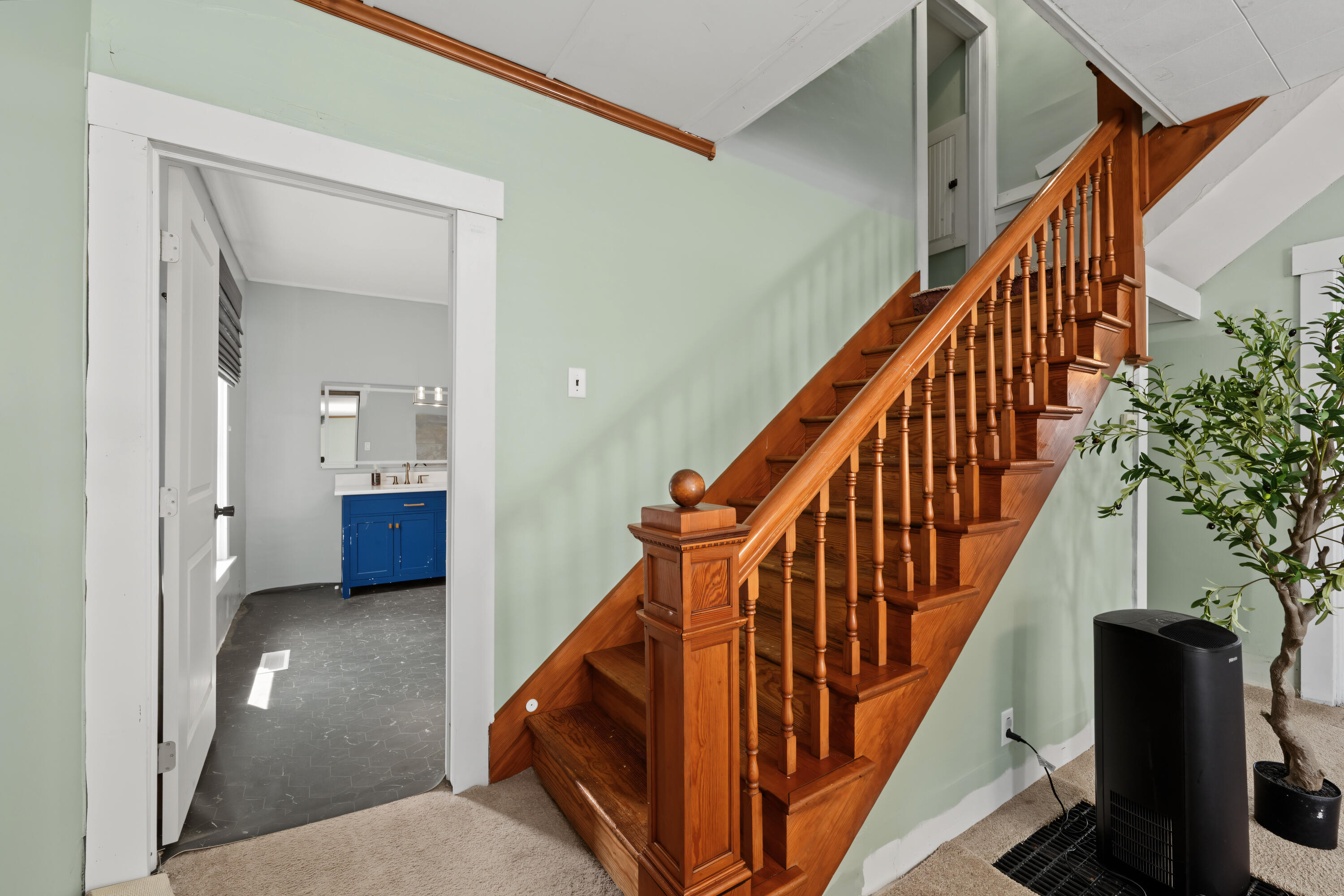 11 Main, Christiansburg, Ohio 45389