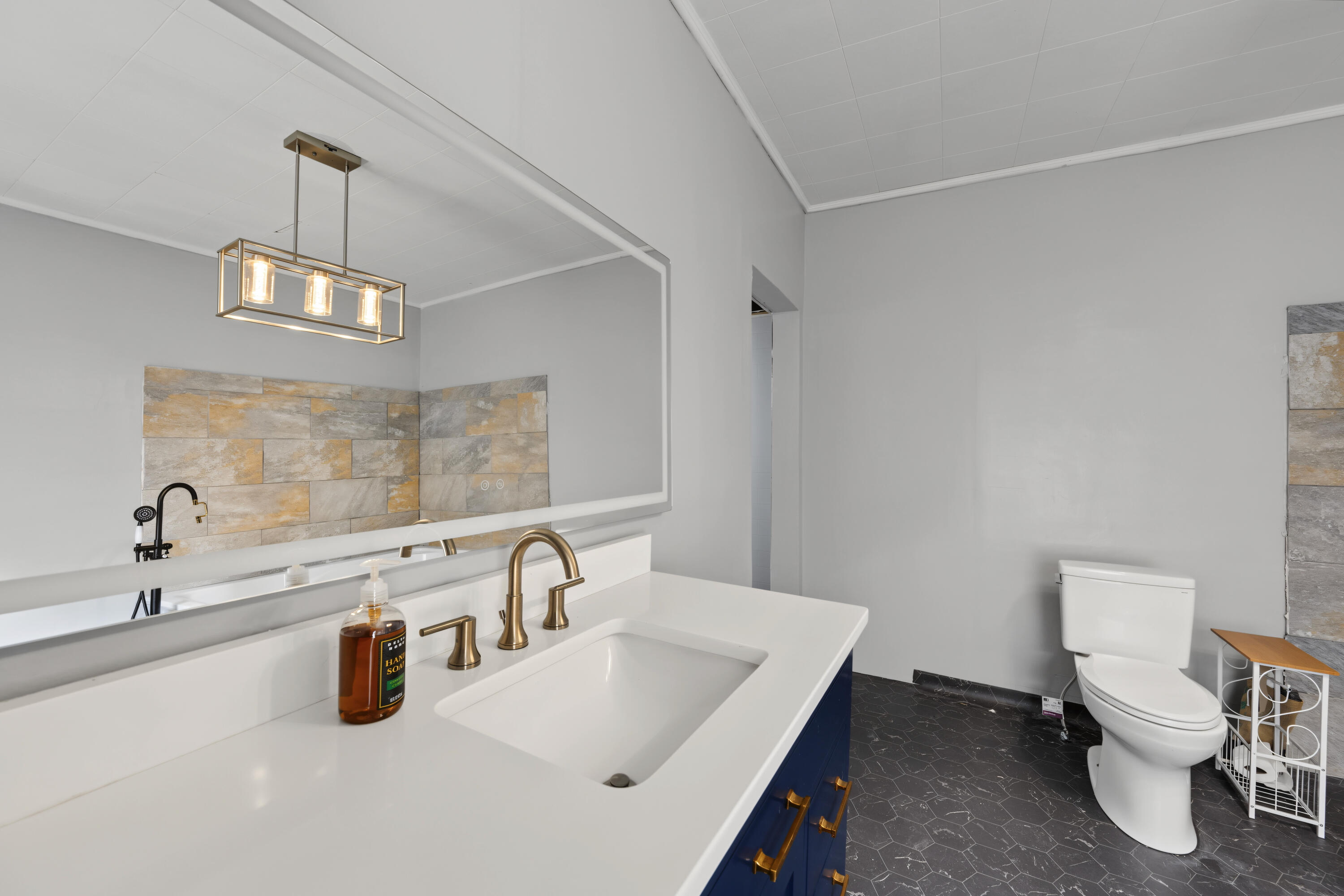 11 Main, Christiansburg, Ohio 45389