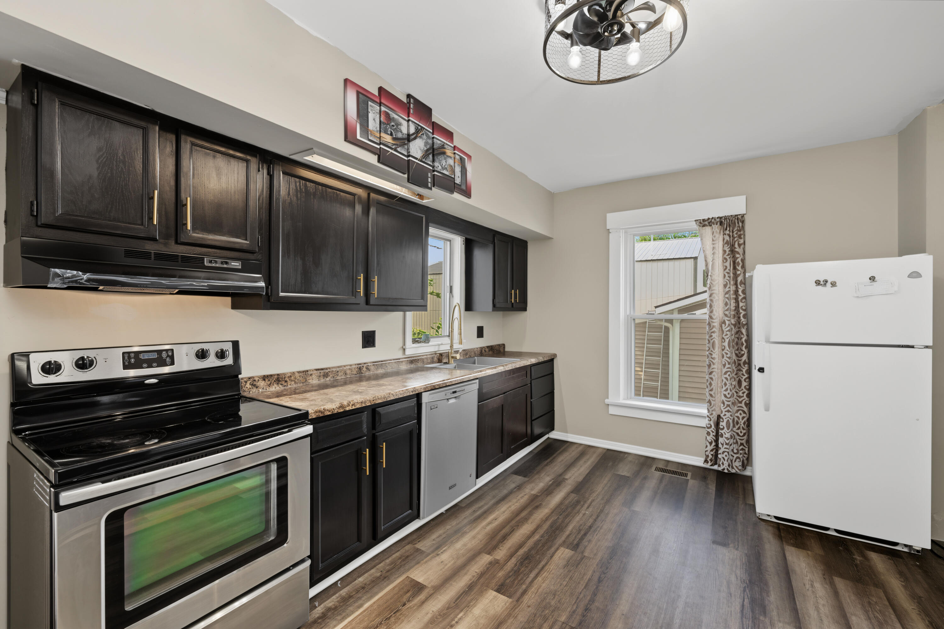 11 Main, Christiansburg, Ohio 45389