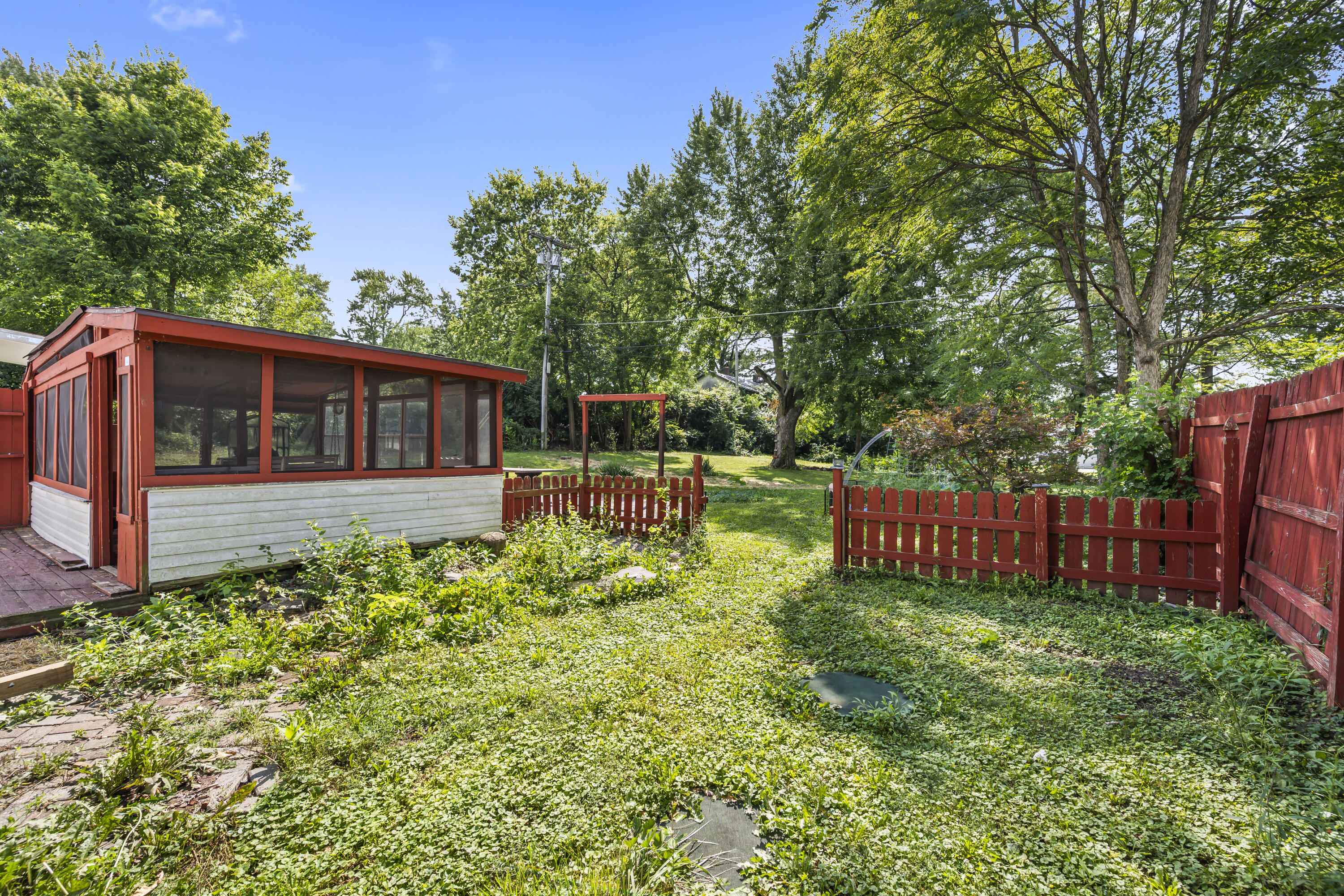11 Main, Christiansburg, Ohio 45389