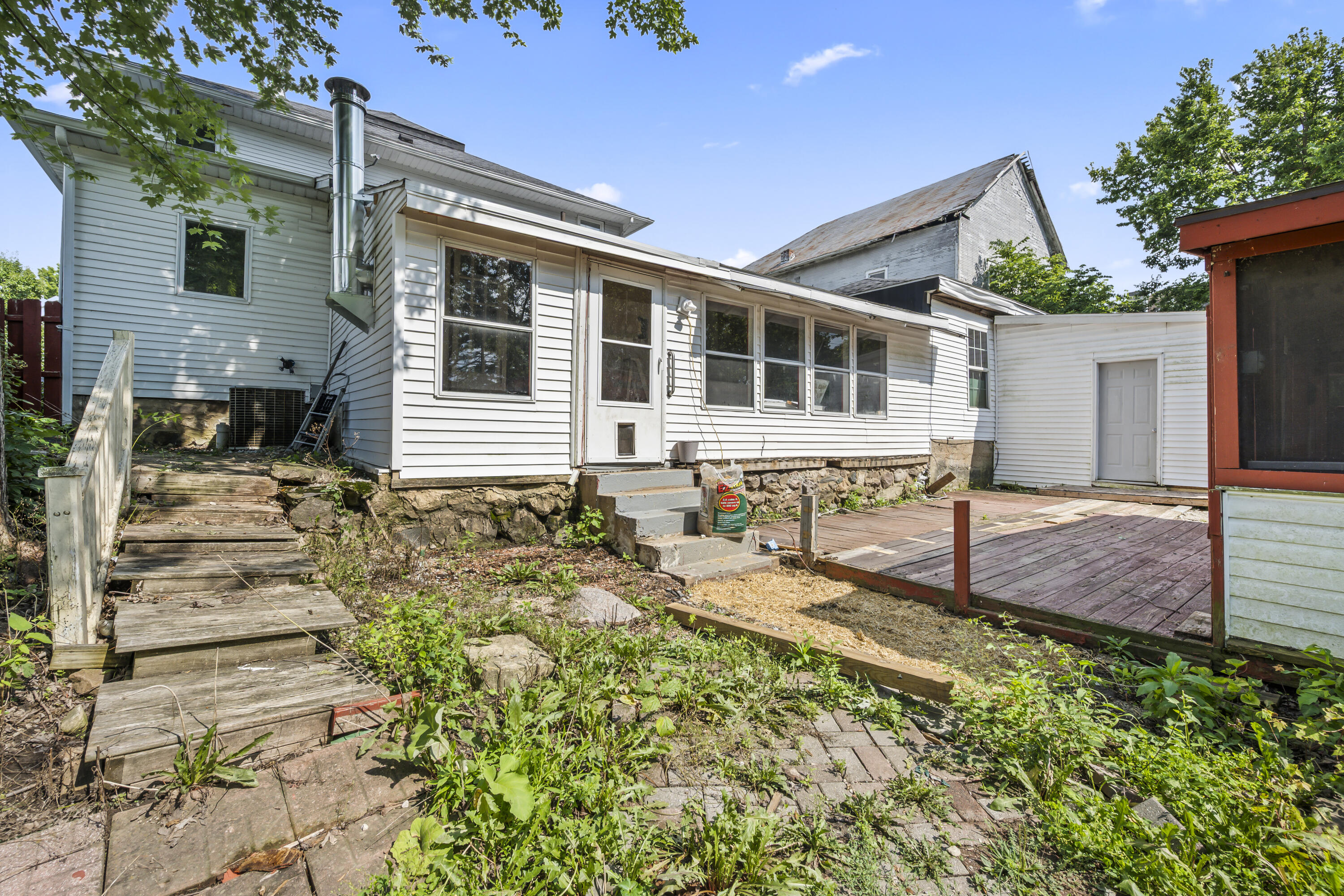 11 Main, Christiansburg, Ohio 45389