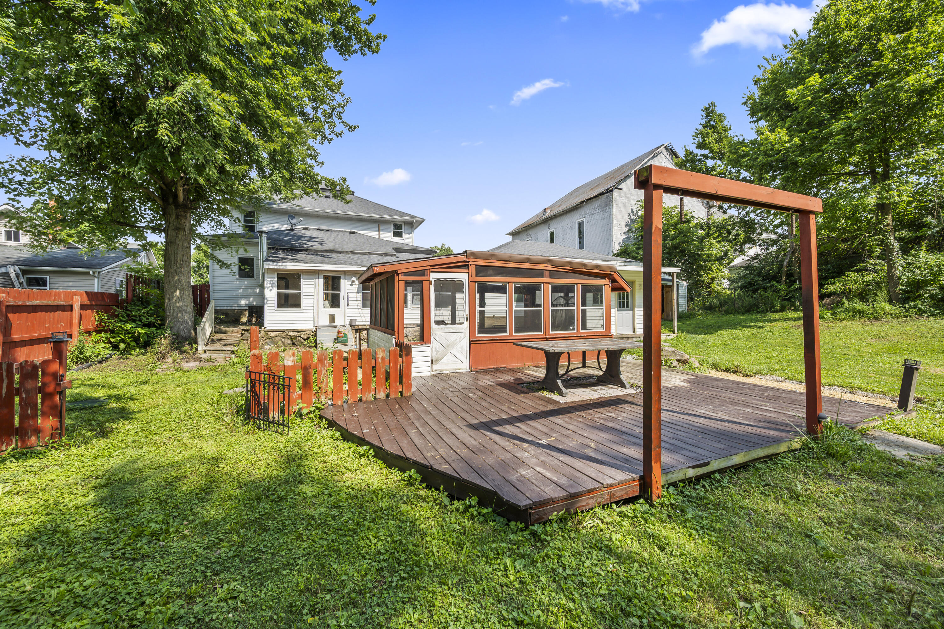 11 Main, Christiansburg, Ohio 45389