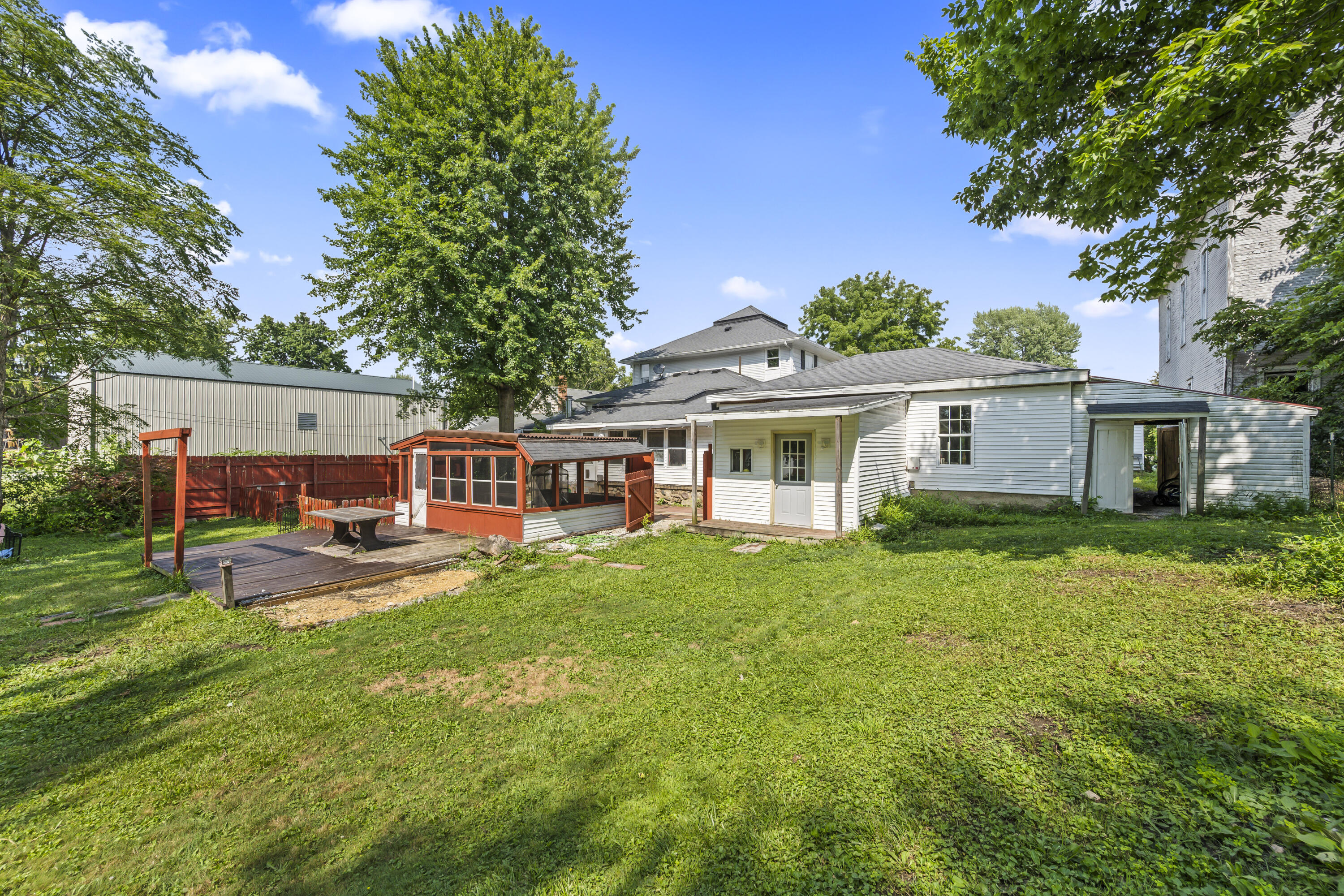 11 Main, Christiansburg, Ohio 45389