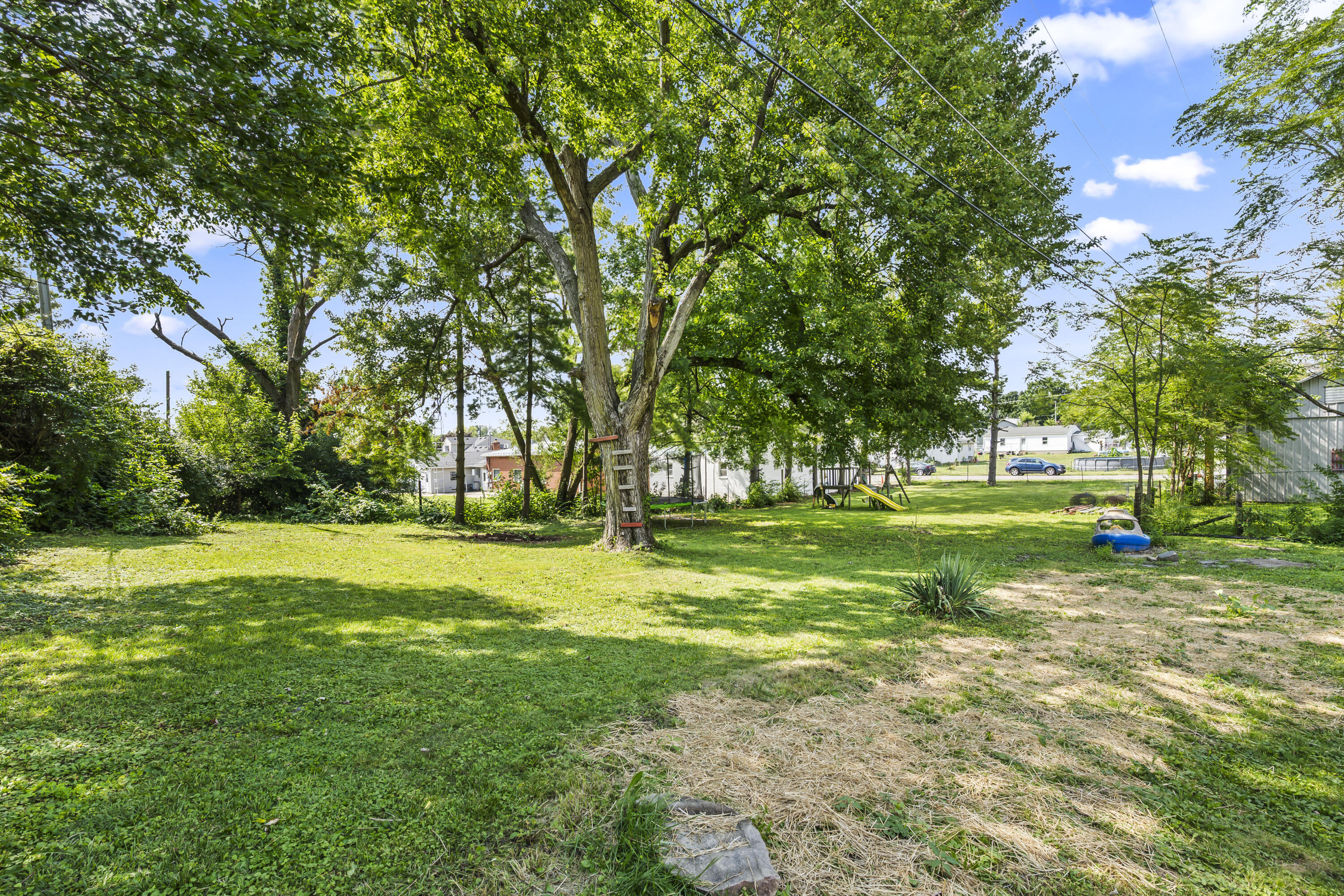 11 Main, Christiansburg, Ohio 45389