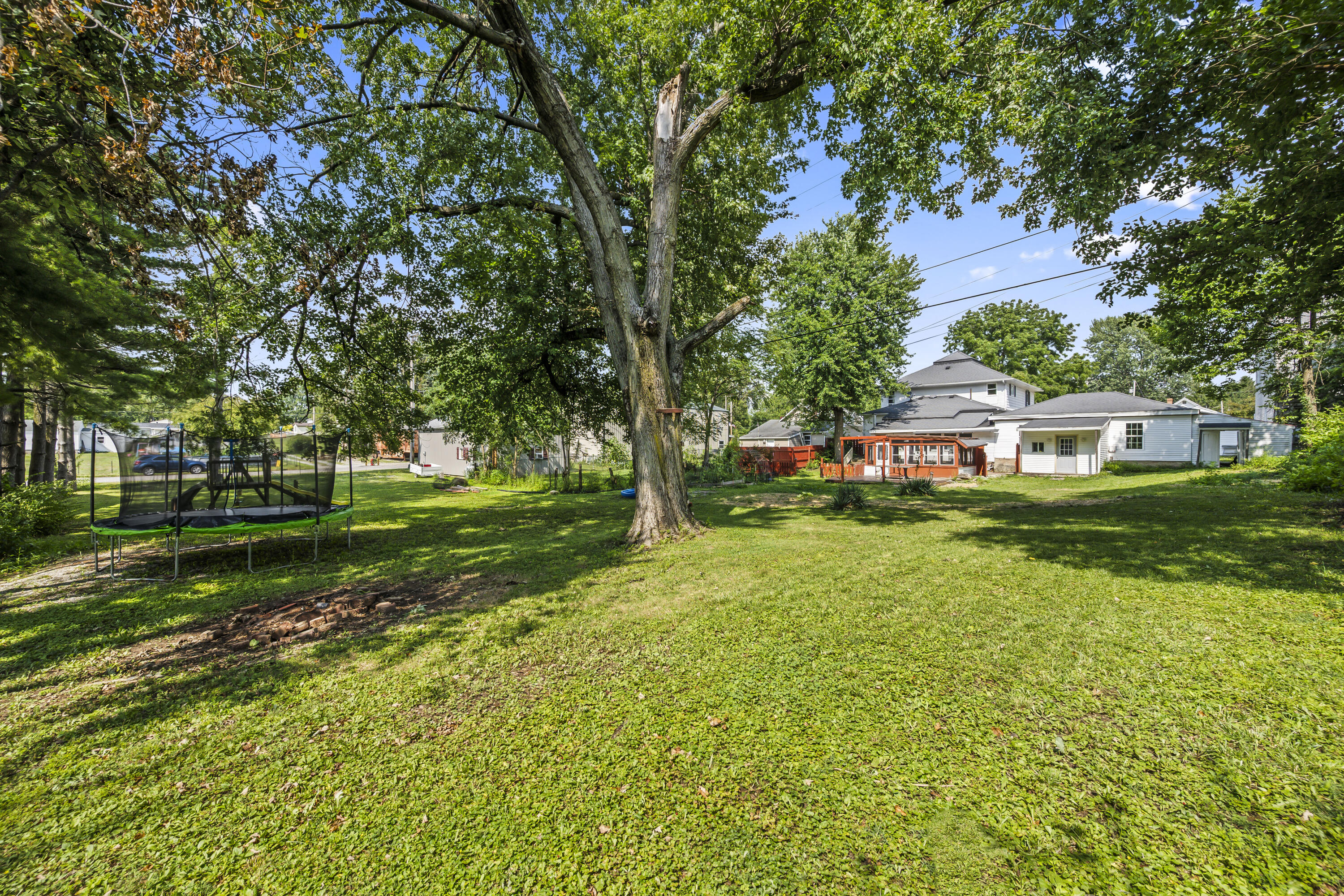 11 Main, Christiansburg, Ohio 45389