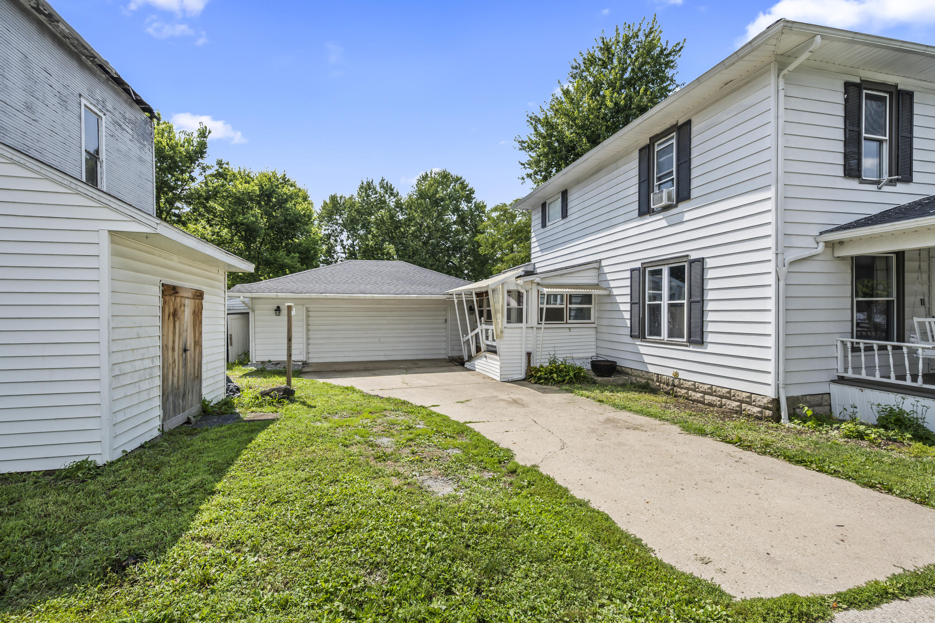 11 Main, Christiansburg, Ohio 45389