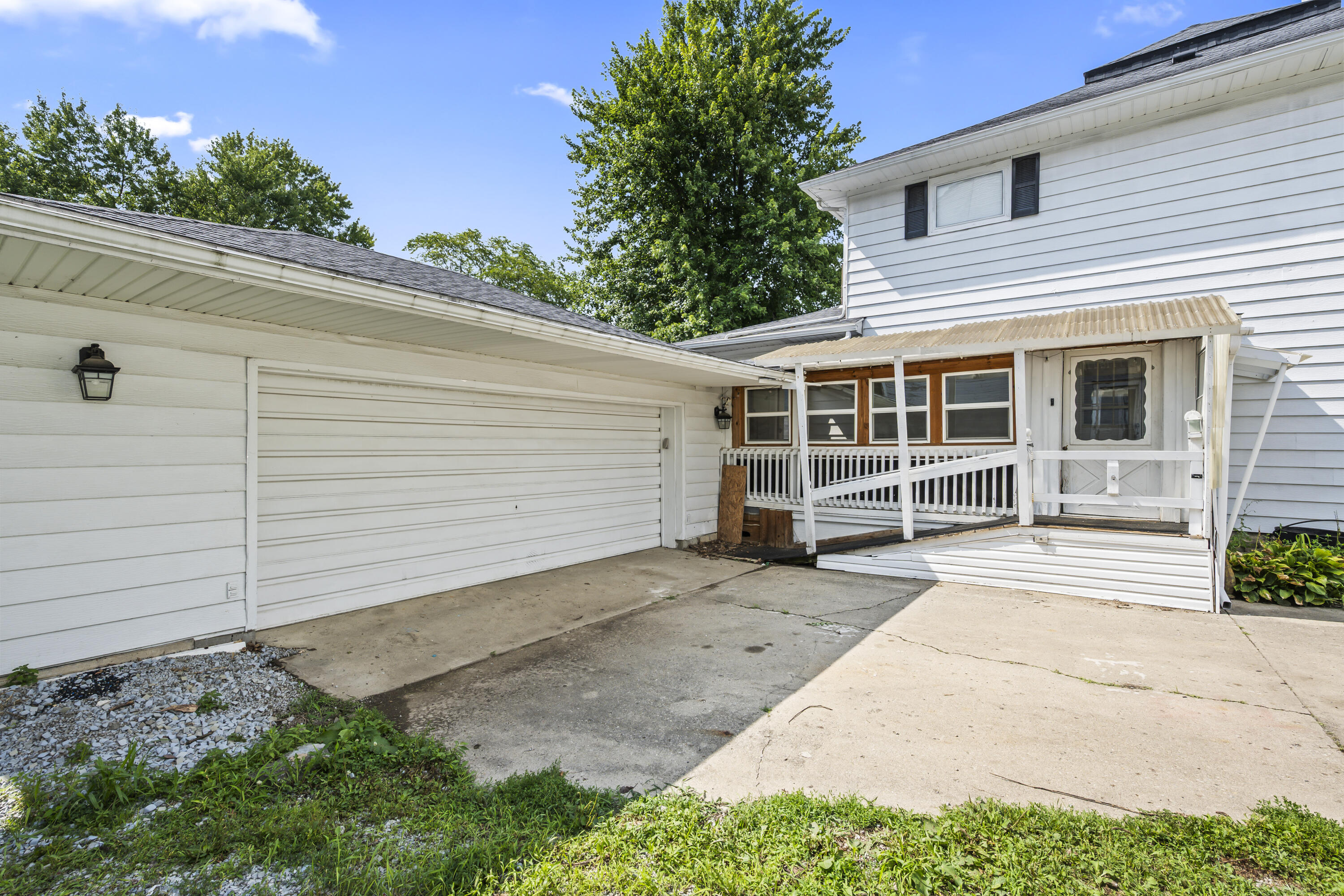 11 Main, Christiansburg, Ohio 45389