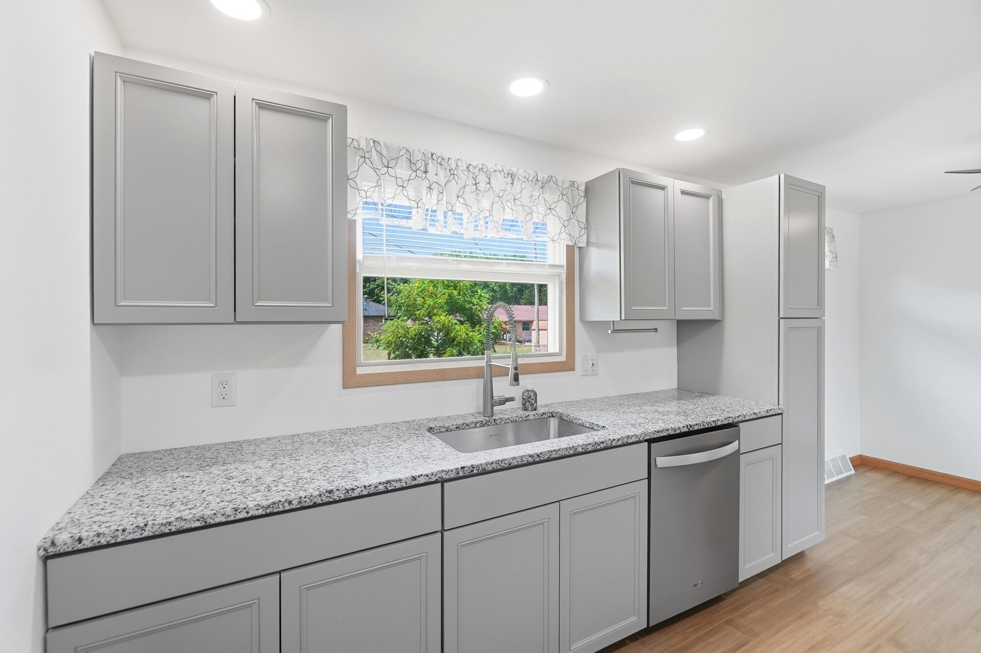 4209 Helena, Springfield, Ohio 45503