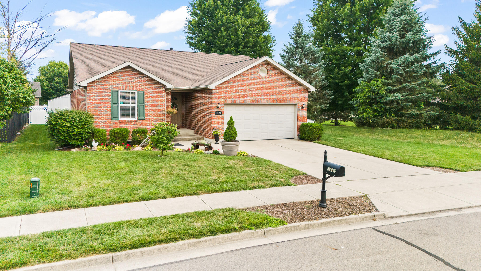 2490 Meadowpoint, Troy, Ohio 45373