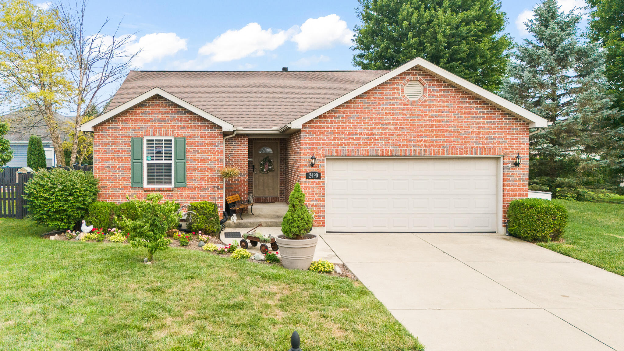 2490 Meadowpoint, Troy, Ohio 45373