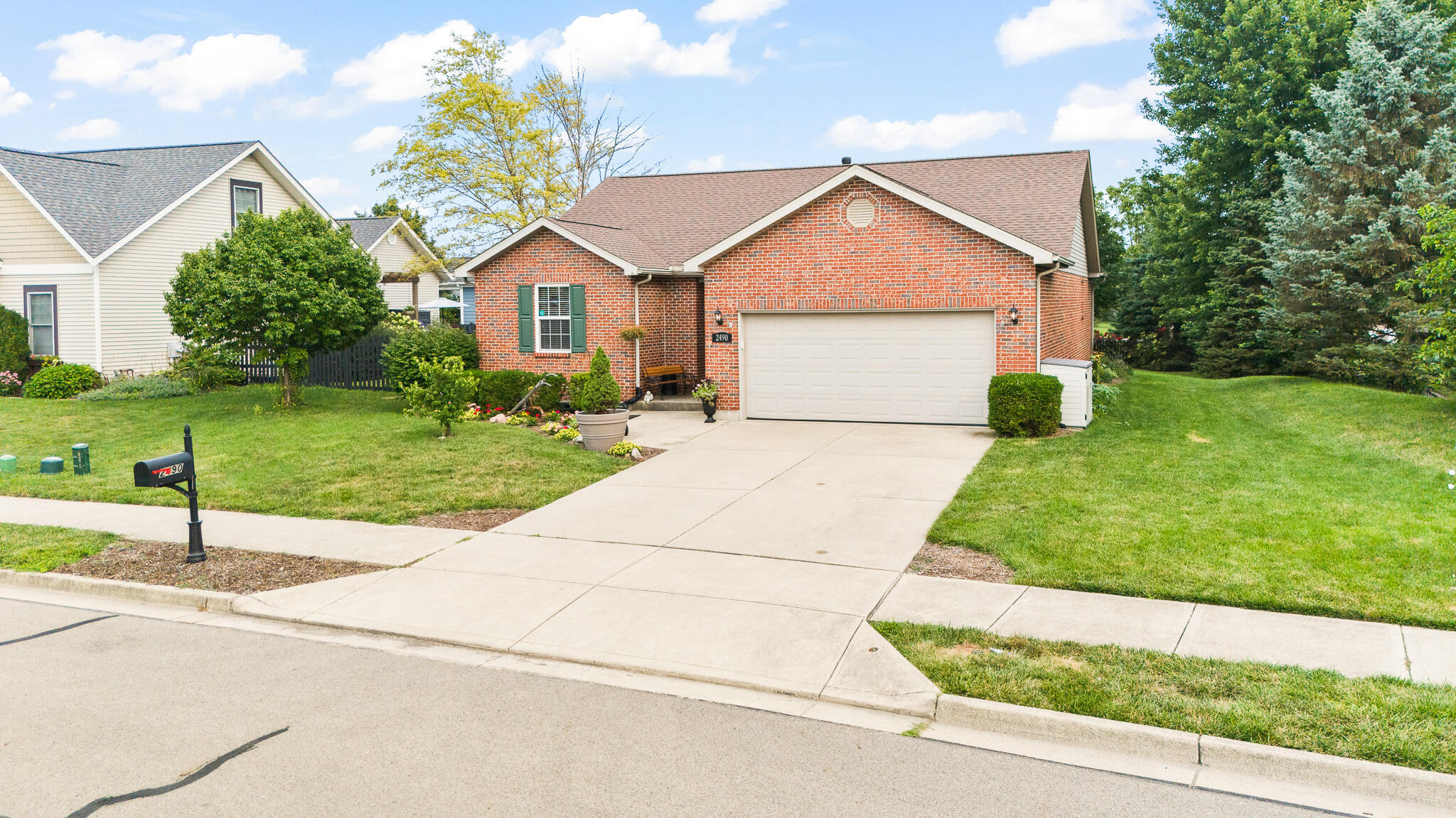 2490 Meadowpoint, Troy, Ohio 45373