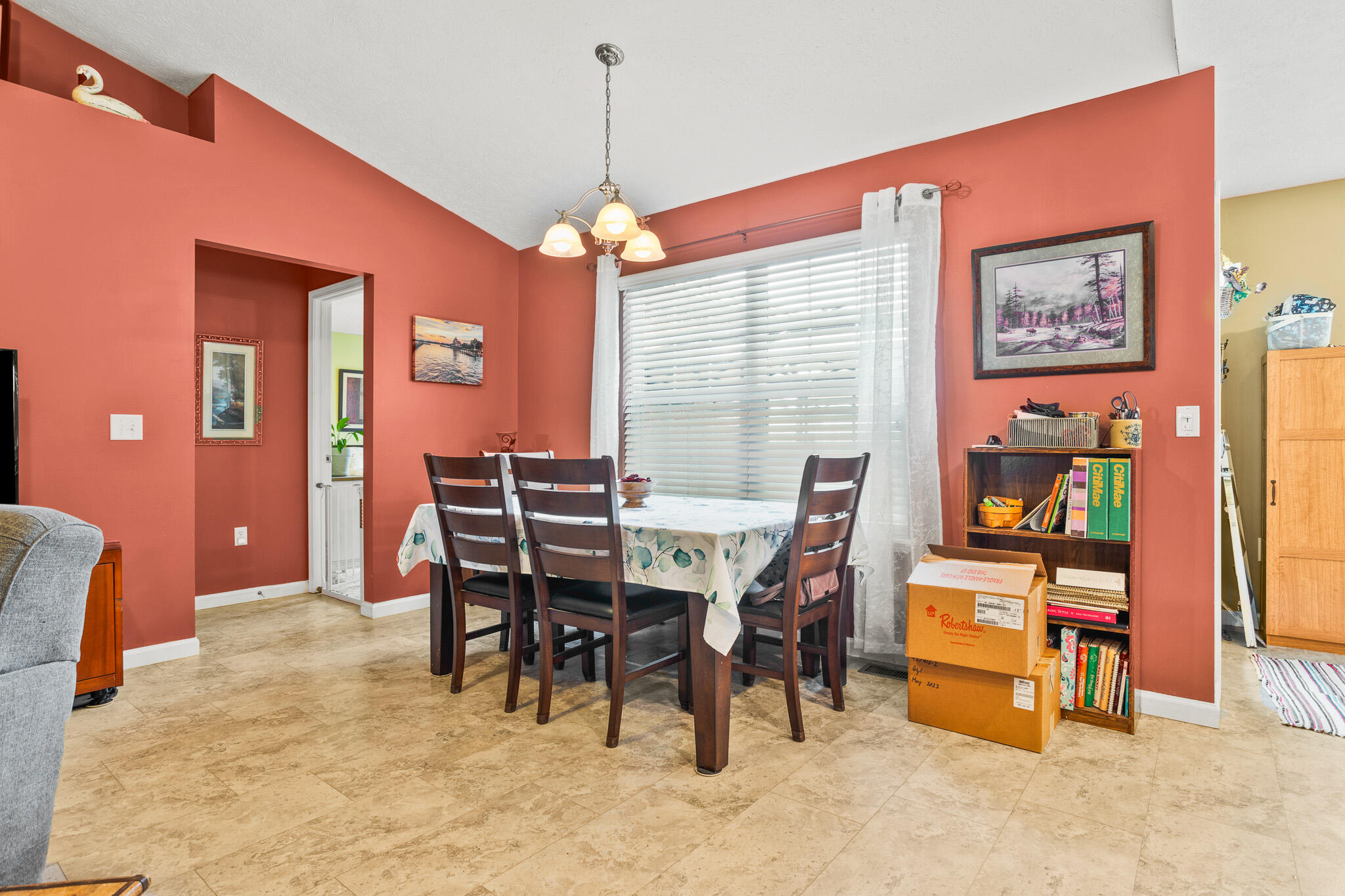2490 Meadowpoint, Troy, Ohio 45373